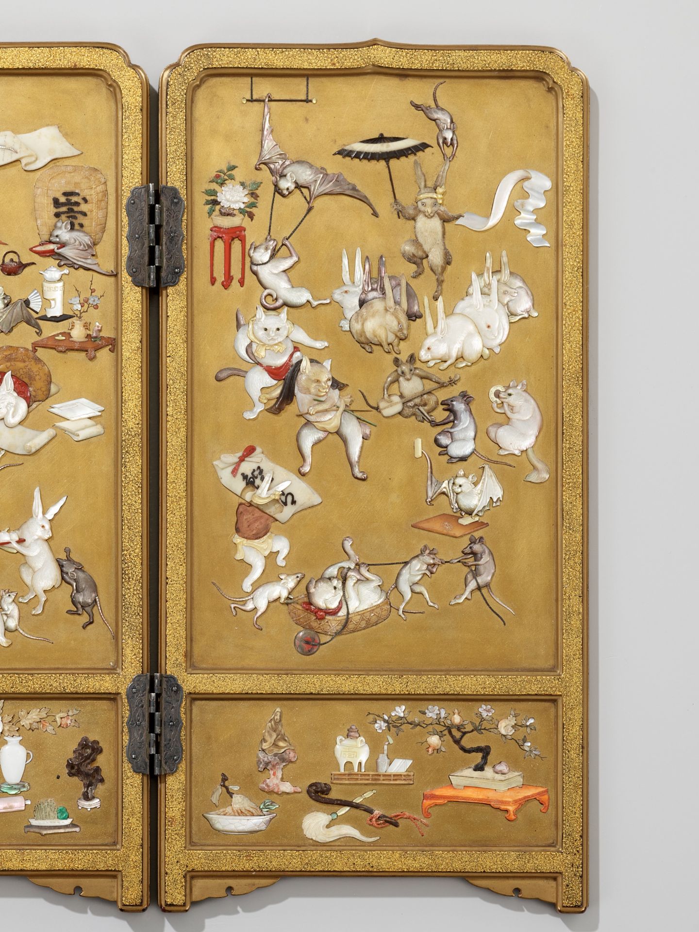 A RARE AND SUPERB SHIBAYAMA-STYLE INLAID GOLD LACQUER TABLE SCREEN WITH KYOSAI'S ANIMAL CIRCUS - Image 8 of 11