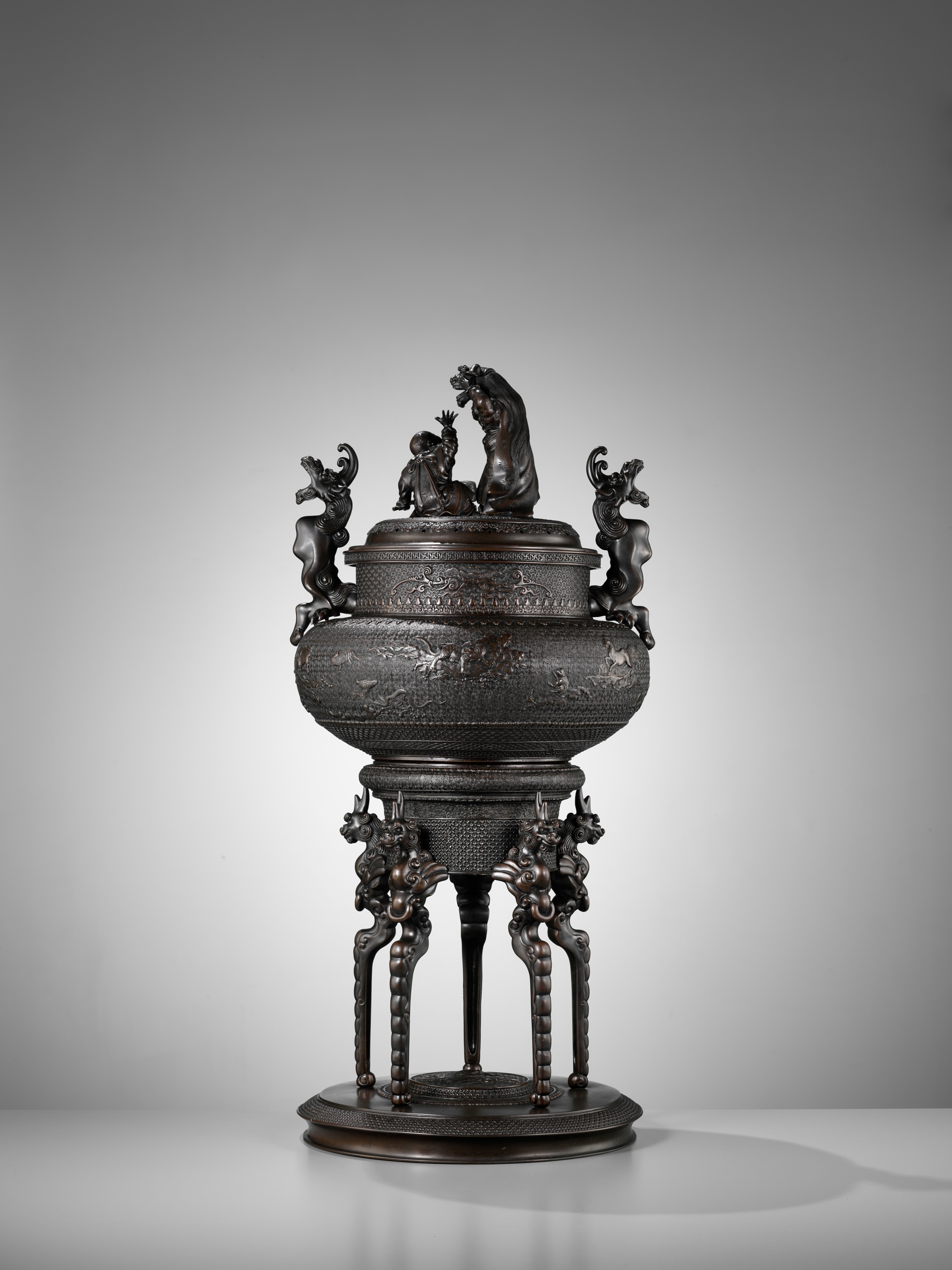 SHOKAKEN: A LARGE AND EXCEPTIONAL BRONZE KORO (INCENSE BURNER) AND COVER WITH THE JUNISHI - Image 24 of 30