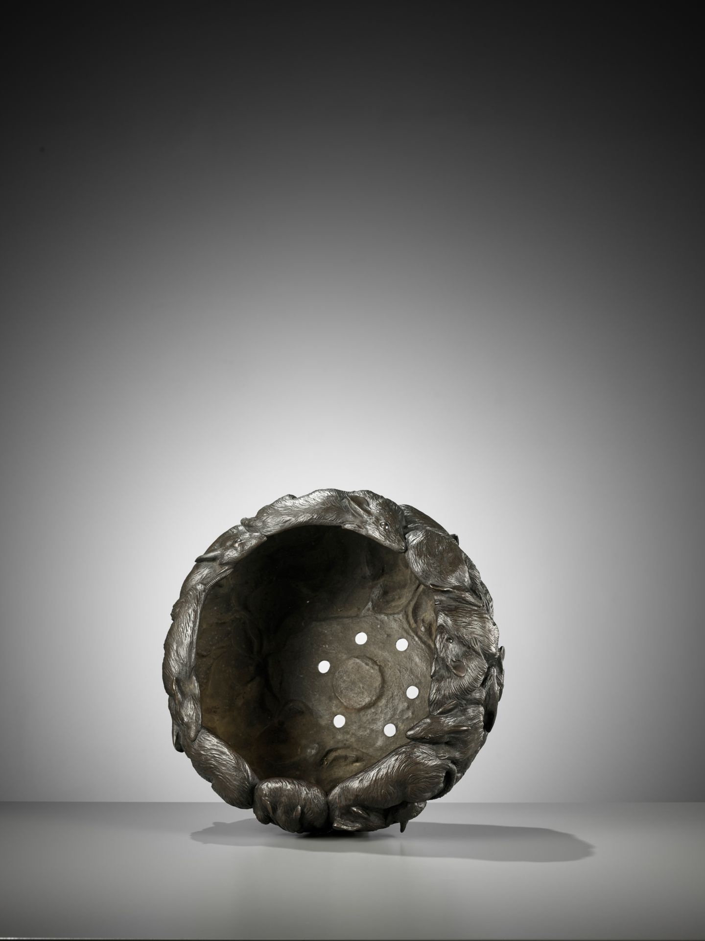 YOSHITANI: A MASSIVE AND HIGHLY UNUSUAL BRONZE JARDINIÃˆRE DEPICTING A NEST OF RATS - Image 9 of 12