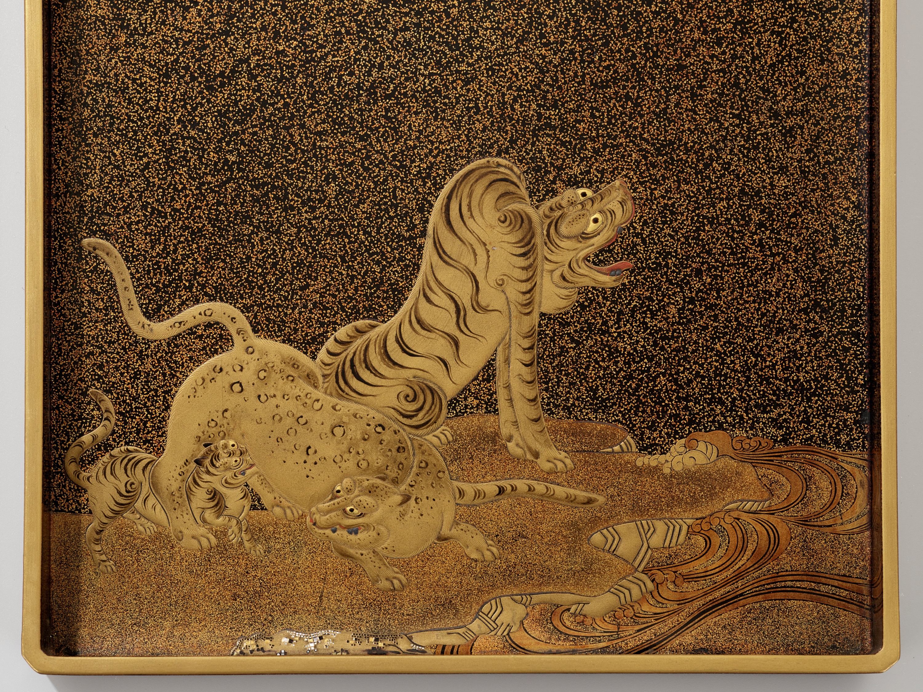 A FINE AND RARE GOLD LACQUER SUZURIBAKO DEPICTING A DRAGON, TIGERS, AND A LEOPARD (FEMALE TIGER) - Image 3 of 12