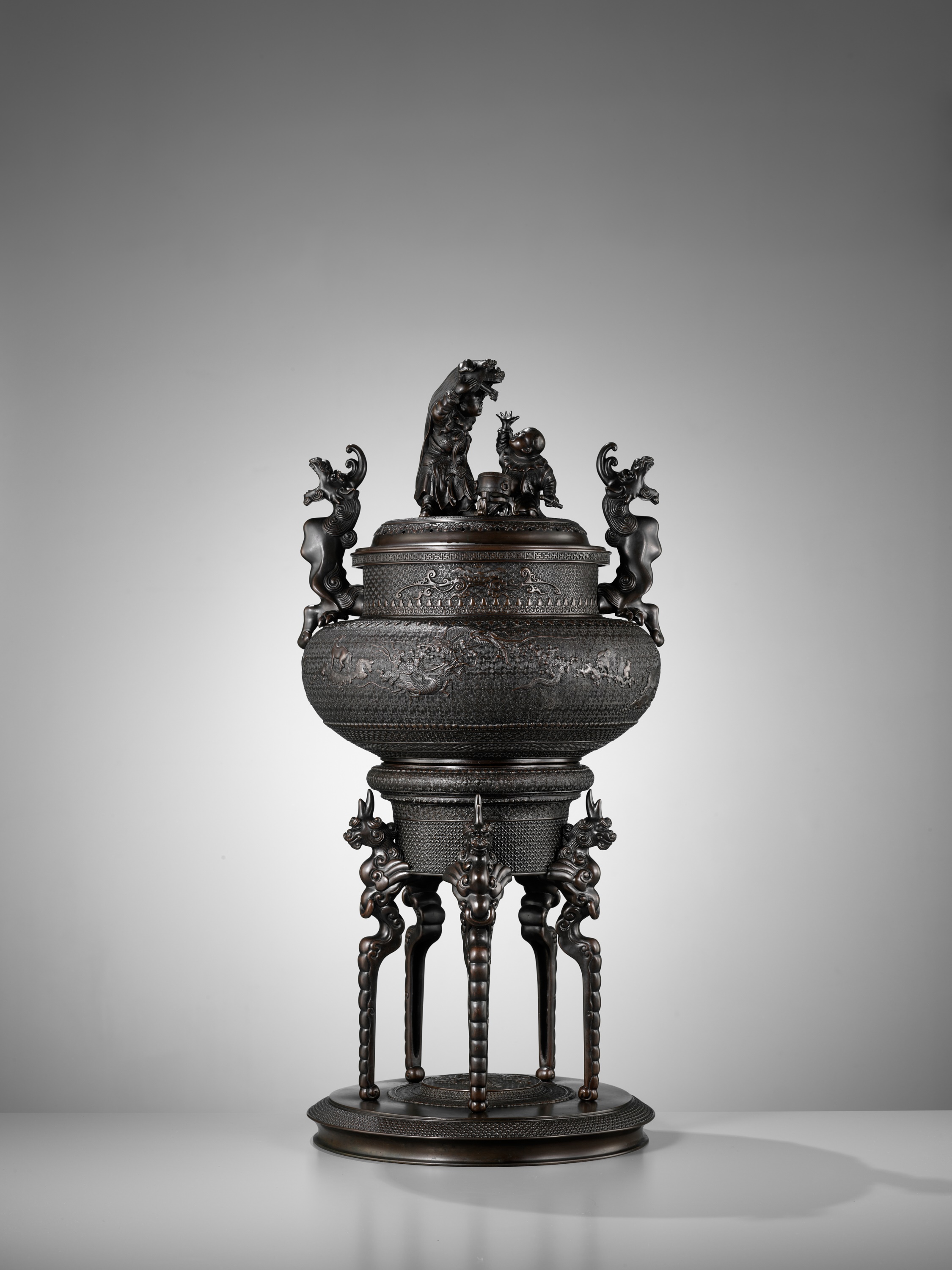 SHOKAKEN: A LARGE AND EXCEPTIONAL BRONZE KORO (INCENSE BURNER) AND COVER WITH THE JUNISHI - Image 20 of 30
