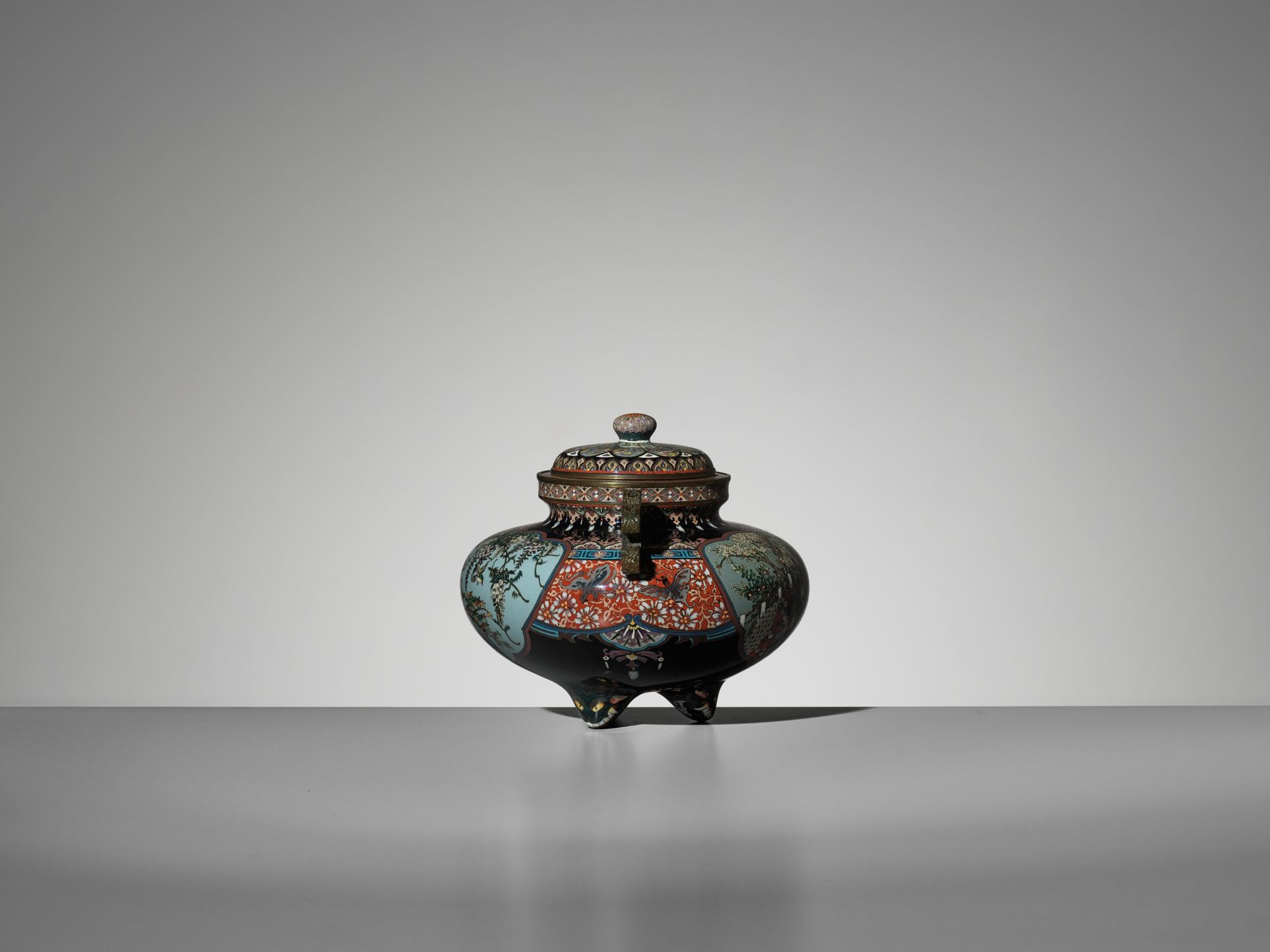 A FINE CLOISONNÃ‰ KORO (INCENSE BURNER) AND COVER, STYLE OF HAYASHI KODENJI - Image 9 of 11