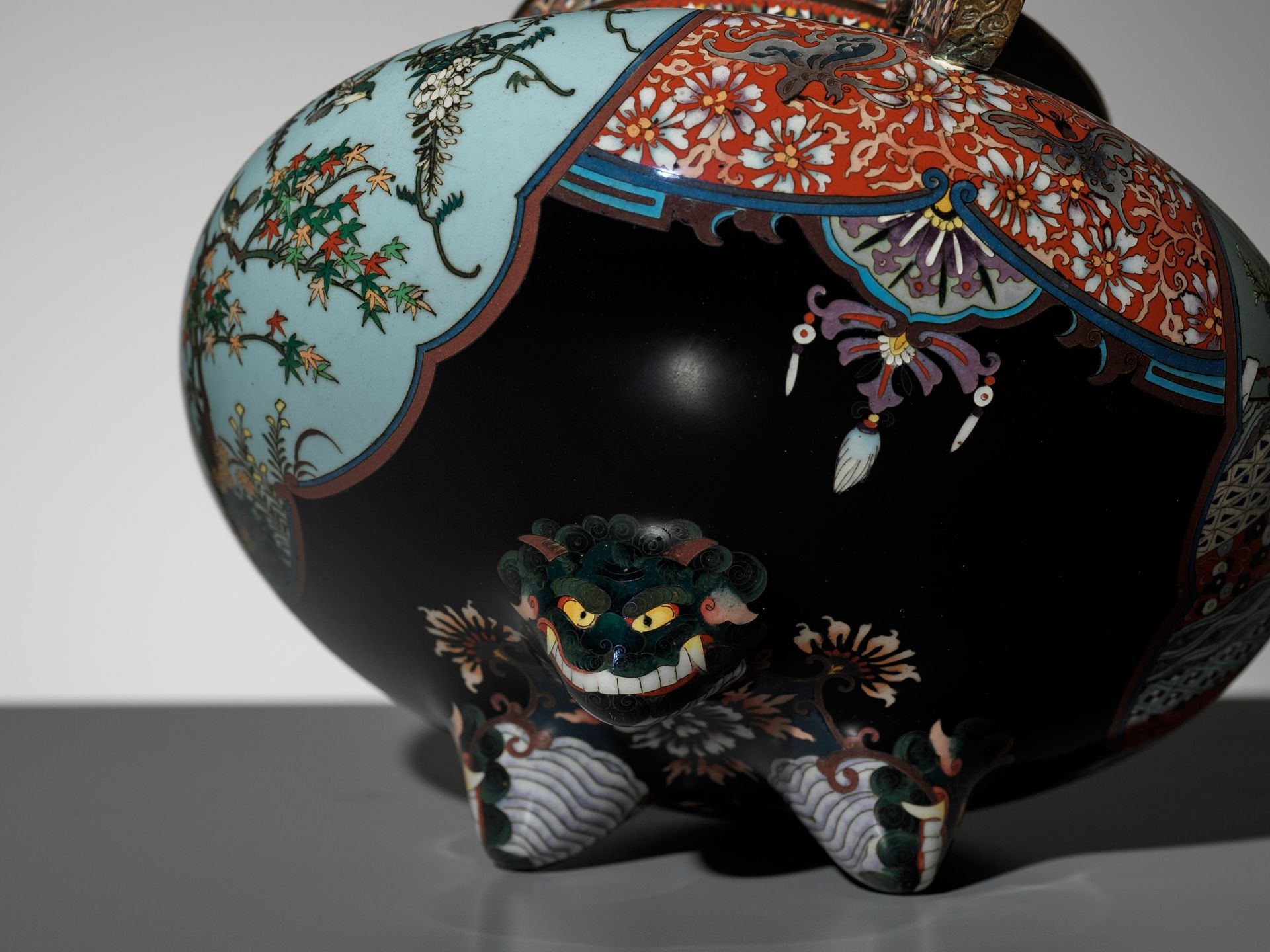 A FINE CLOISONNÃ‰ KORO (INCENSE BURNER) AND COVER, STYLE OF HAYASHI KODENJI - Image 2 of 11