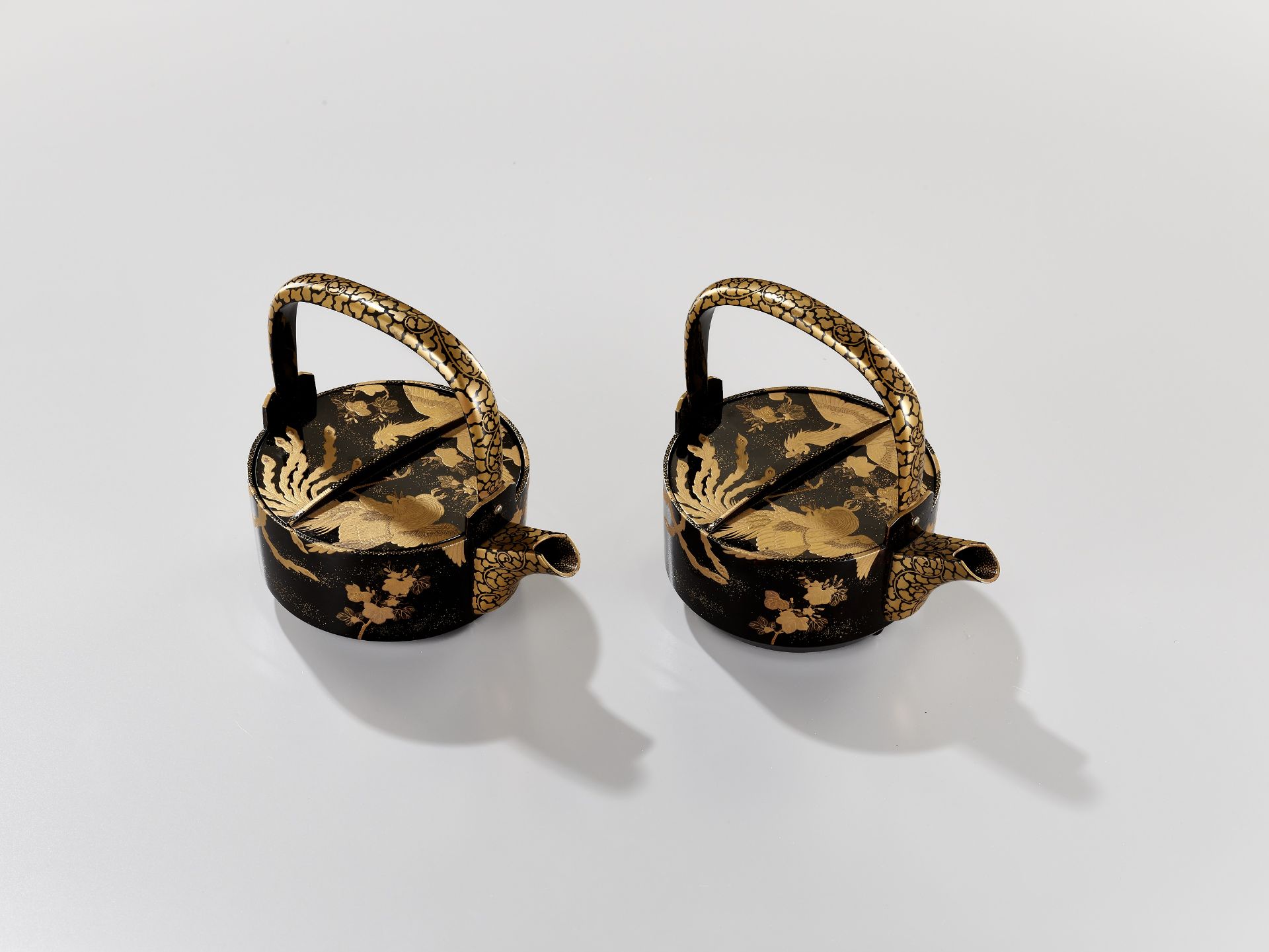 A PAIR OF BLACK AND GOLD LACQUER CHOSHI (SAKE EWERS) AND COVERS - Image 10 of 11