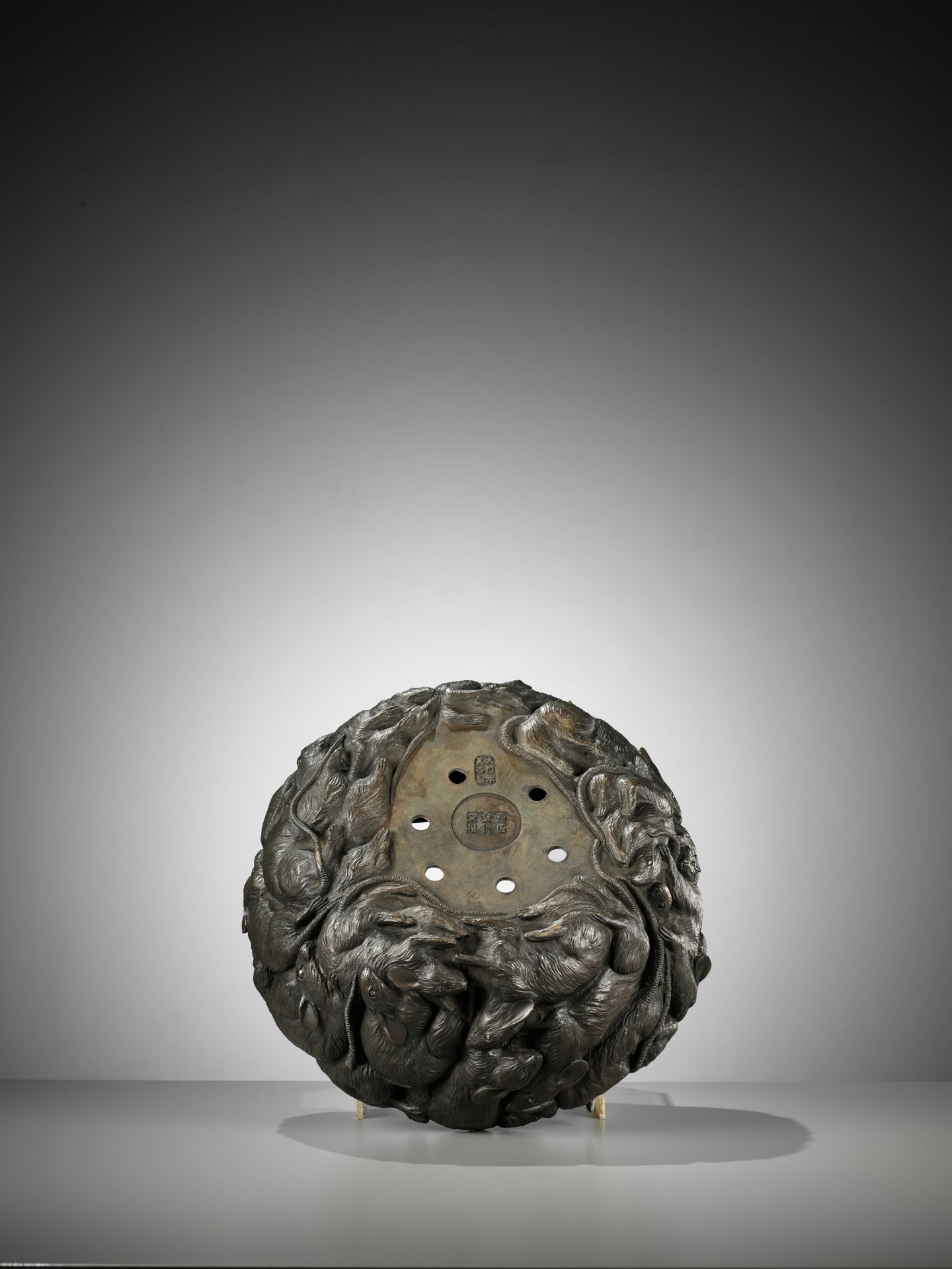 YOSHITANI: A MASSIVE AND HIGHLY UNUSUAL BRONZE JARDINIÃˆRE DEPICTING A NEST OF RATS - Image 10 of 12