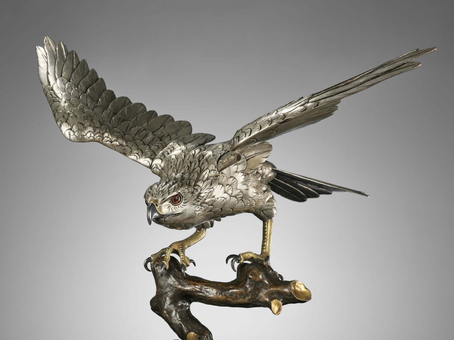 HANEHIRO: A FINE SILVERED BRONZE OKIMONO OF A HAWK - Bild 3 aus 15