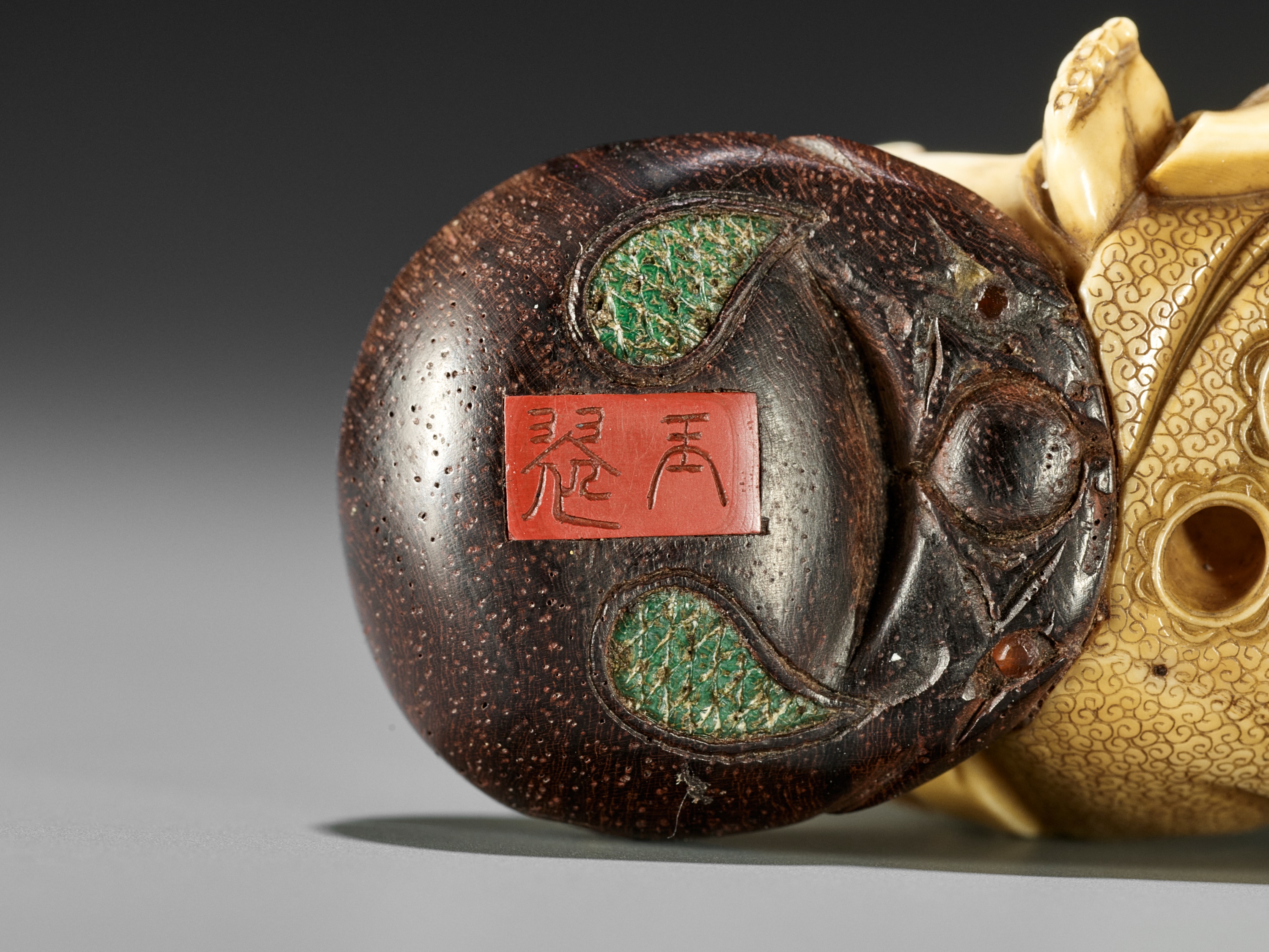 GYOKUSUI: A FINE TOKYO SCHOOL IVORY AND WOOD NETSUKE OF A PRIEST RESTING ON A MOKUGYO - Image 10 of 11