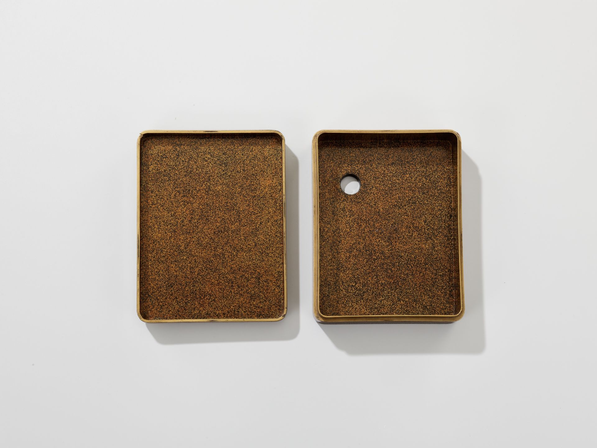 A GOLD LACQUER BOX AND COVER AND FOUR KOGO (INCENSE CONTAINERS) FOR THE INCENSE MATCHING GAME - Image 10 of 11