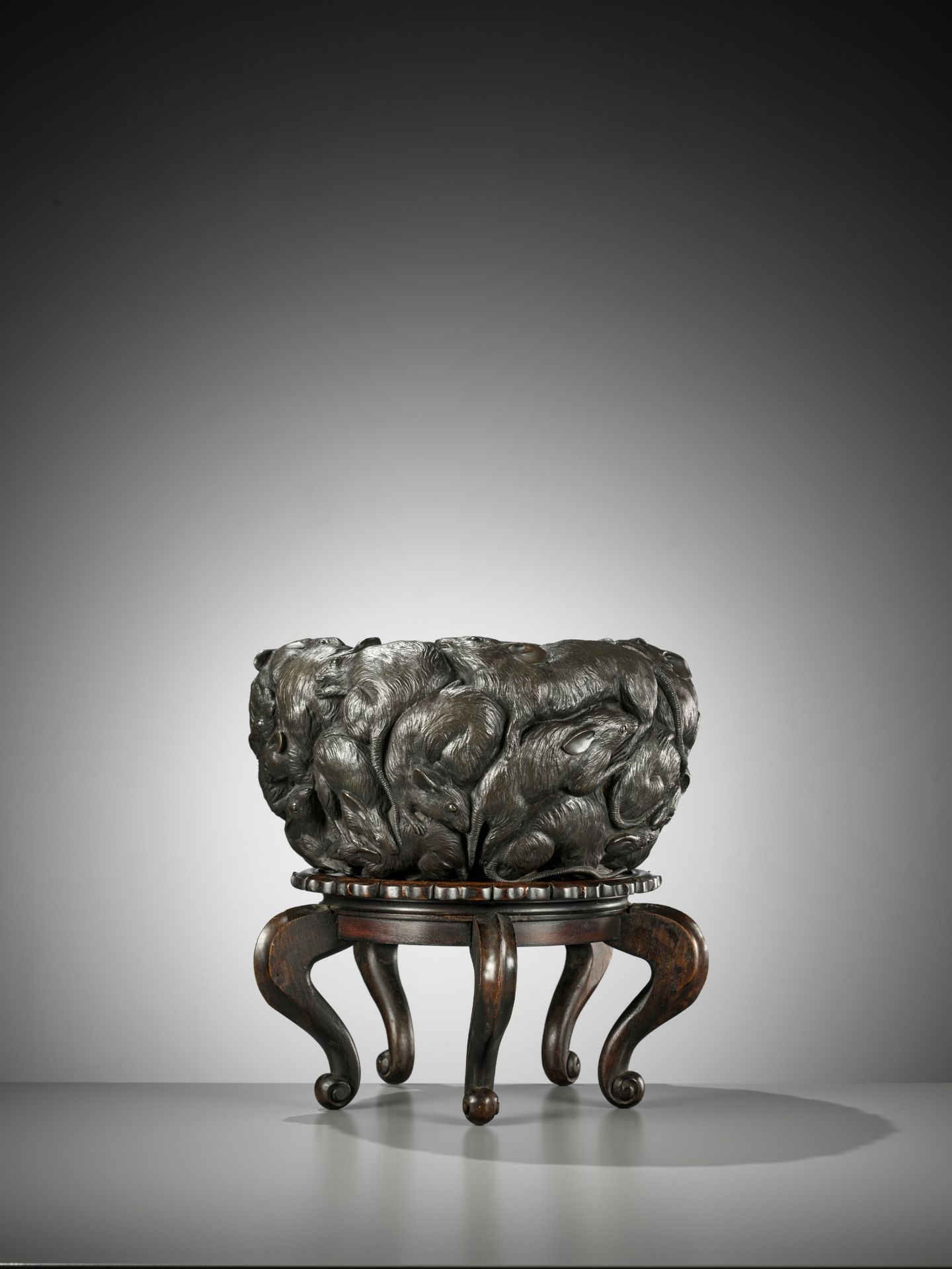 YOSHITANI: A MASSIVE AND HIGHLY UNUSUAL BRONZE JARDINIÃˆRE DEPICTING A NEST OF RATS - Image 5 of 12