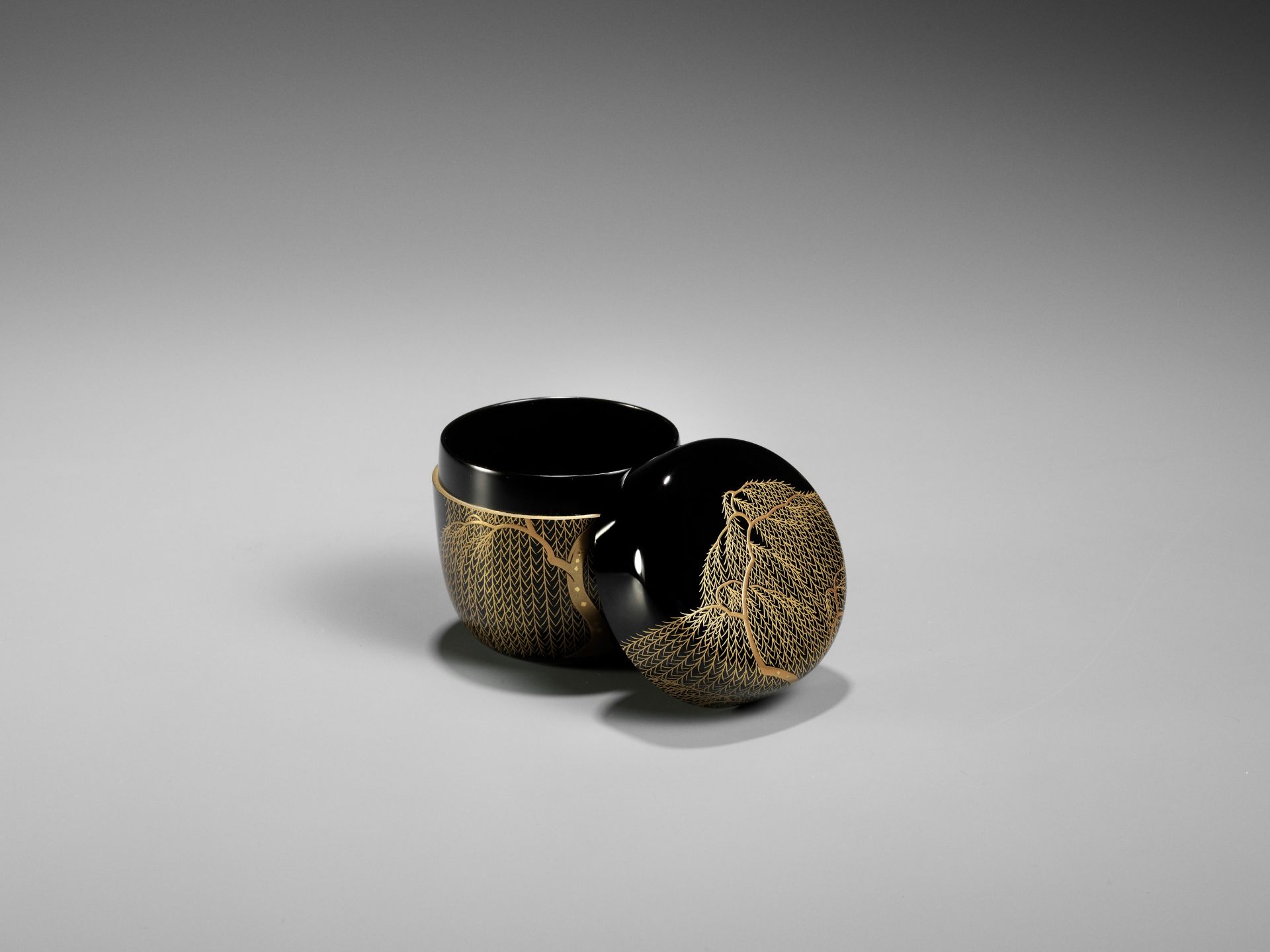 A BLACK AND GOLD LACQUER NATSUME (TEA CADDY) WITH A WEEPING WILLOW (YANAGI) - Image 2 of 9