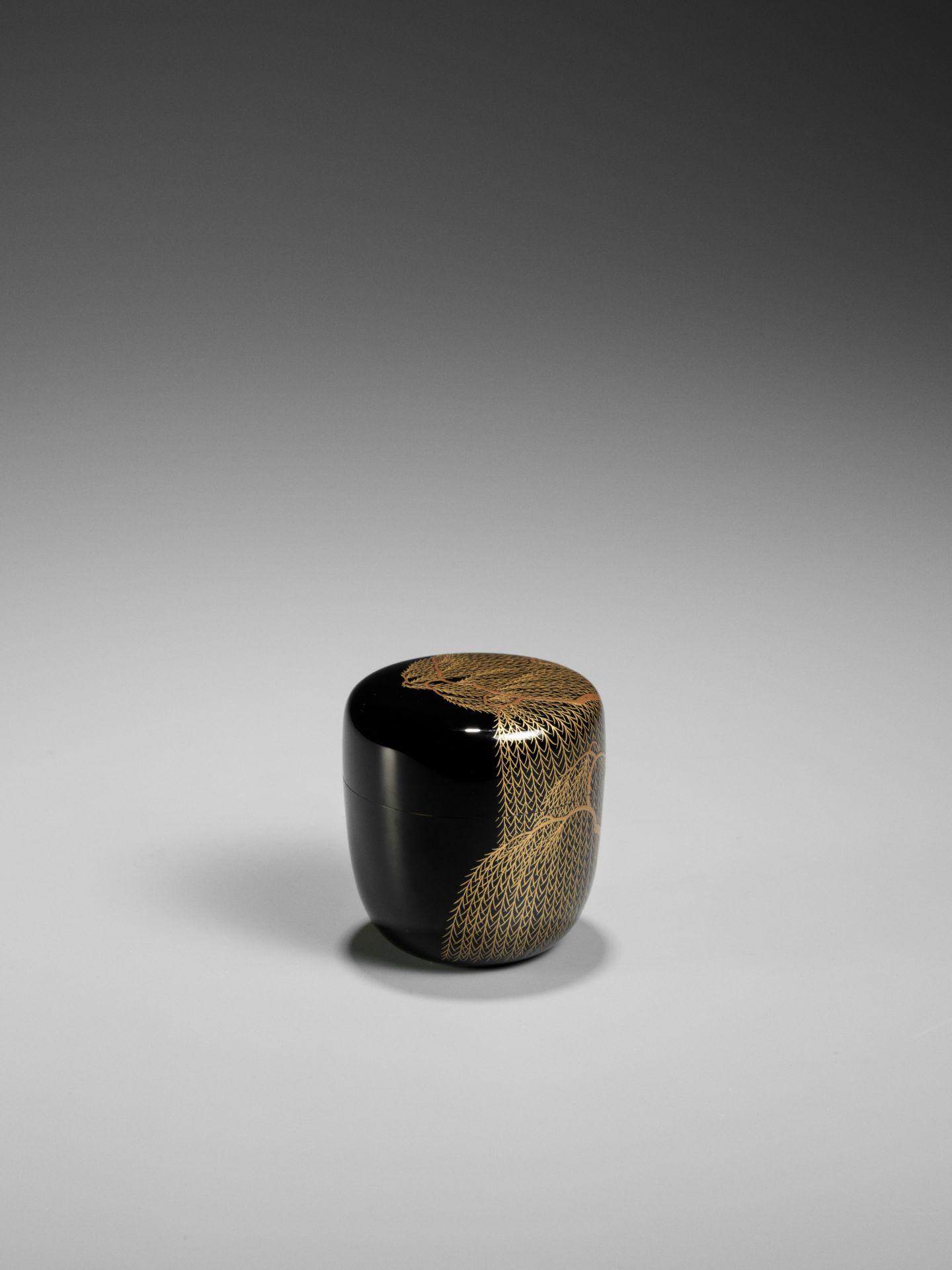 A BLACK AND GOLD LACQUER NATSUME (TEA CADDY) WITH A WEEPING WILLOW (YANAGI) - Image 7 of 9