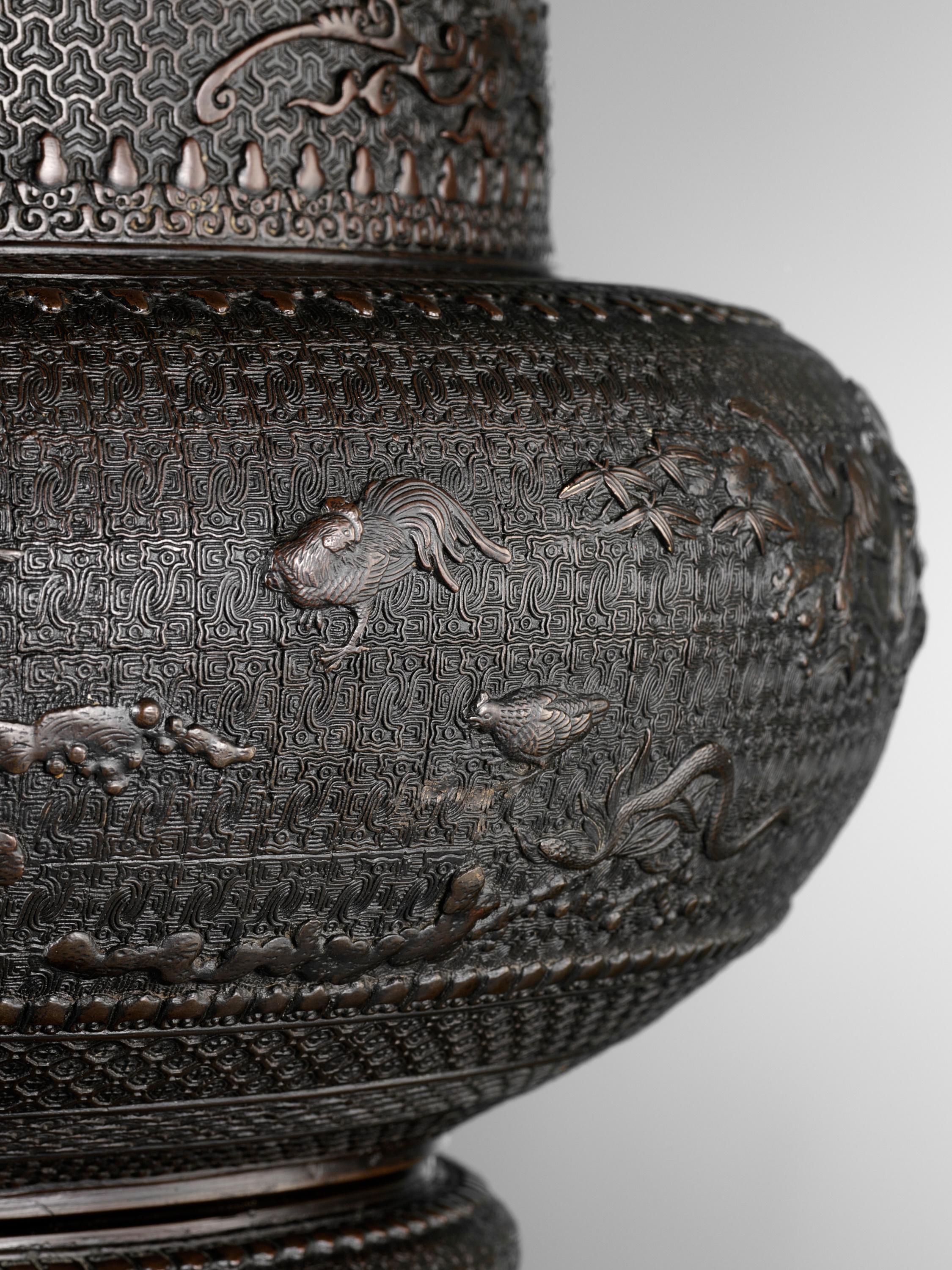 SHOKAKEN: A LARGE AND EXCEPTIONAL BRONZE KORO (INCENSE BURNER) AND COVER WITH THE JUNISHI - Image 14 of 30
