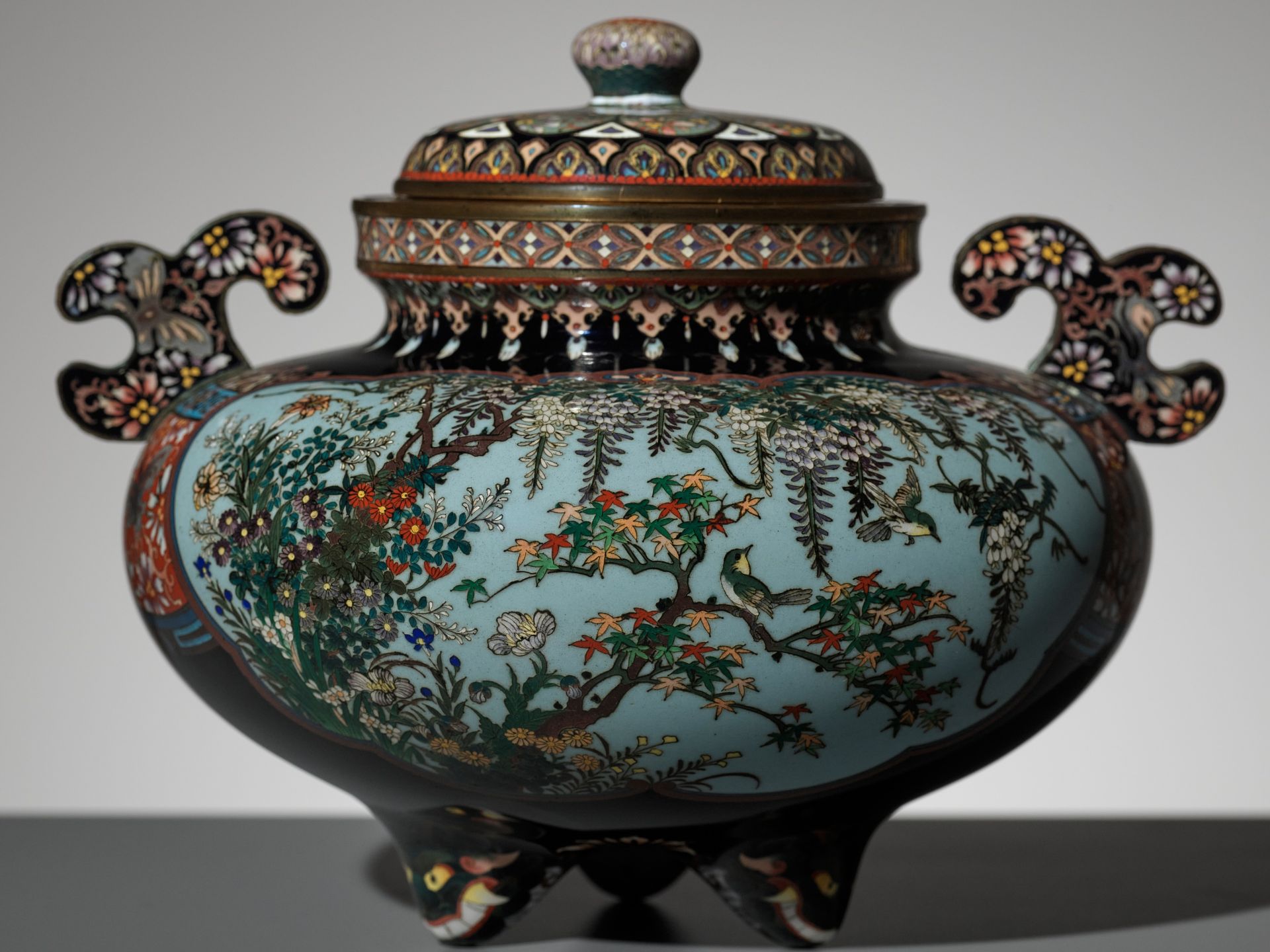 A FINE CLOISONNÃ‰ KORO (INCENSE BURNER) AND COVER, STYLE OF HAYASHI KODENJI - Image 7 of 11