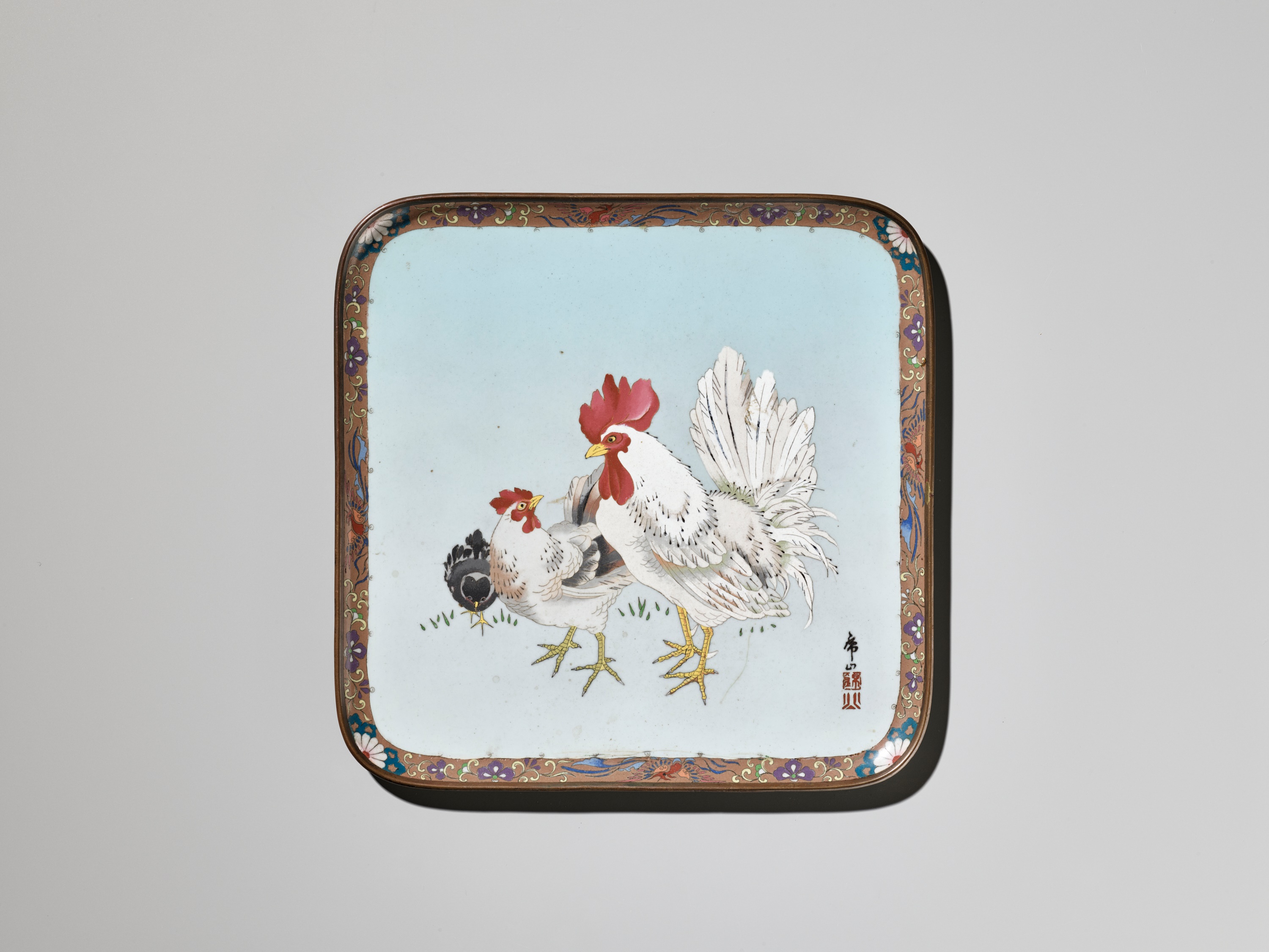 KINZAN: A CLOISONNÃ‰ ENAMEL SQUARE TRAY WITH COCKEREL AND HEN - Image 9 of 11