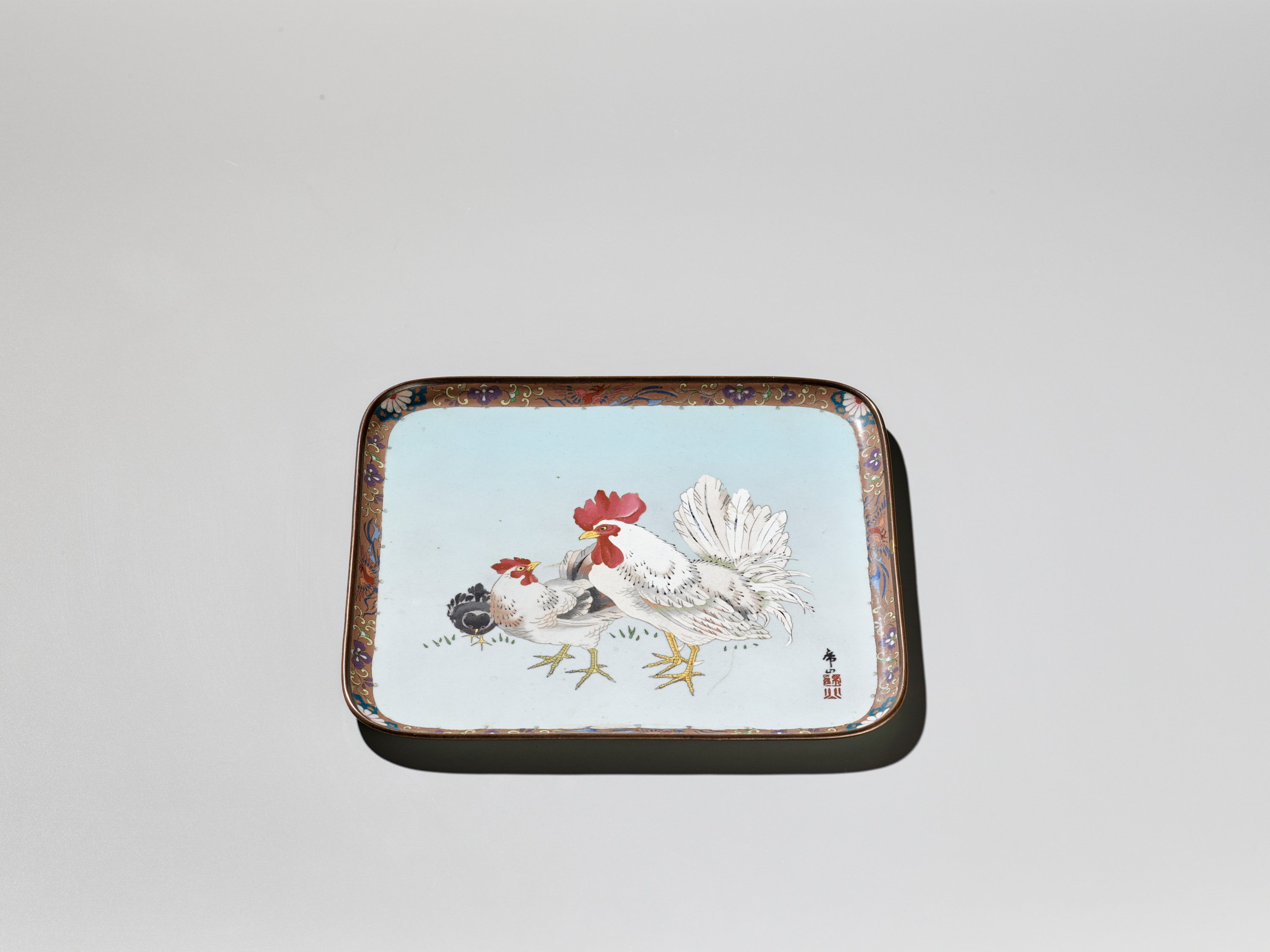 KINZAN: A CLOISONNÃ‰ ENAMEL SQUARE TRAY WITH COCKEREL AND HEN - Image 8 of 11
