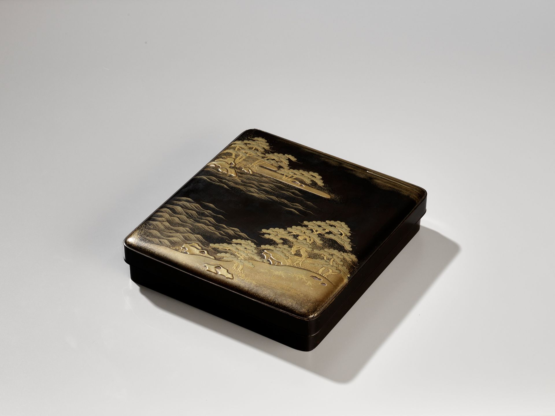 A BLACK AND GOLD LACQUER SUZURIBAKO WITH A SHORELINE LANDSCAPE AND RED-CRESTED CRANES - Image 11 of 15