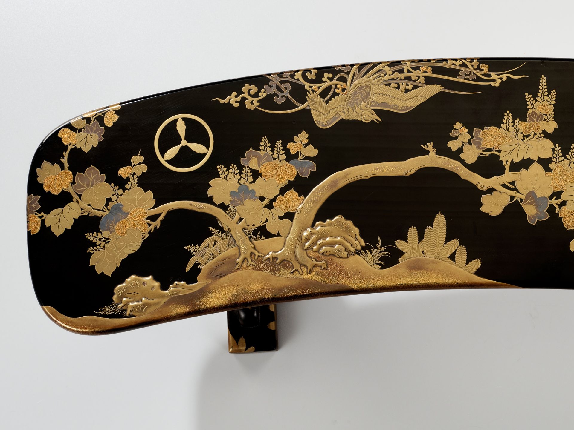 A RARE LACQUER KYOSOKU (ARMREST) - Image 2 of 9