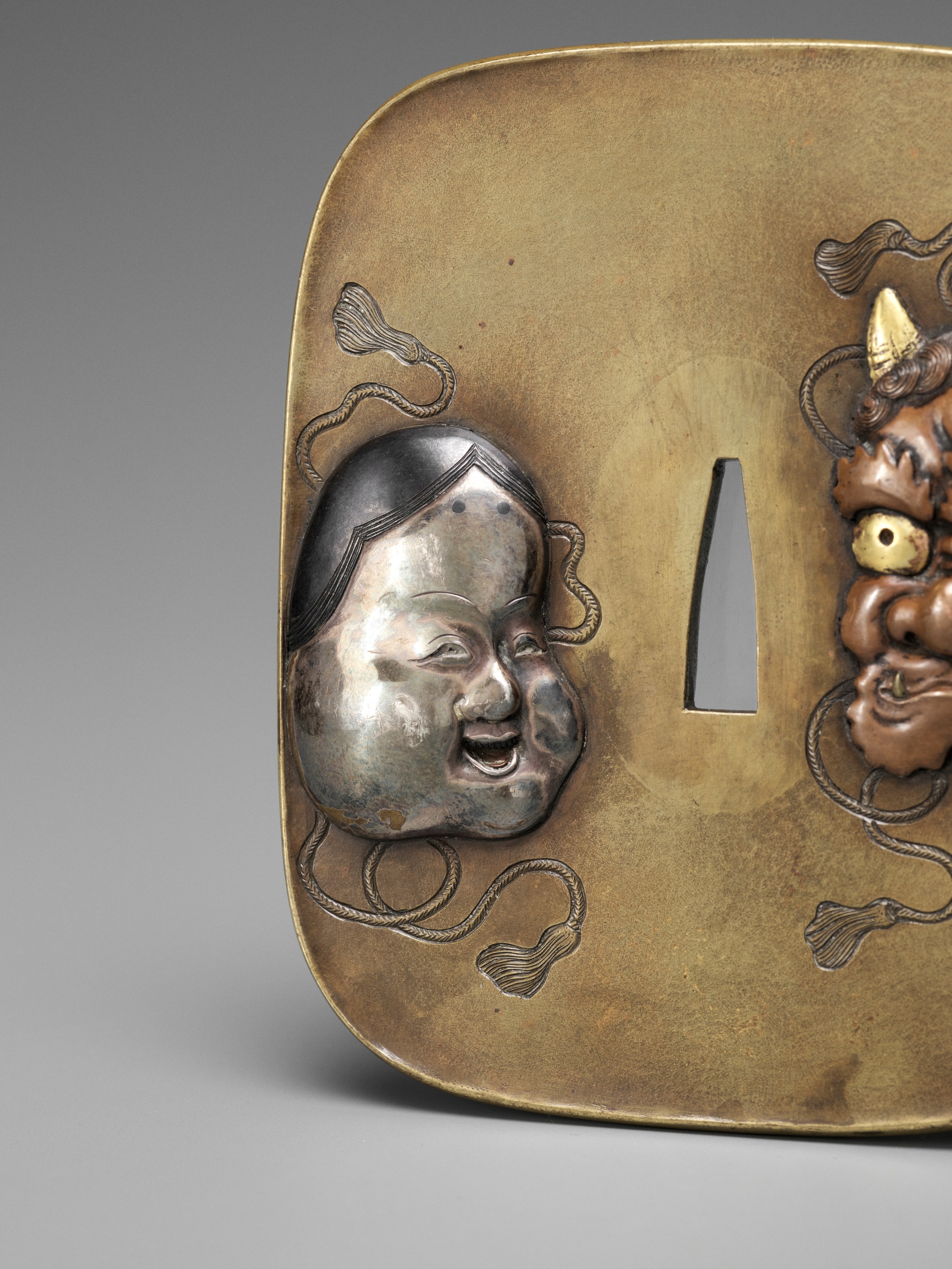 A FINE BAKUMATSU SENTOKU TSUBA WITH NOH MASKS - Image 4 of 8