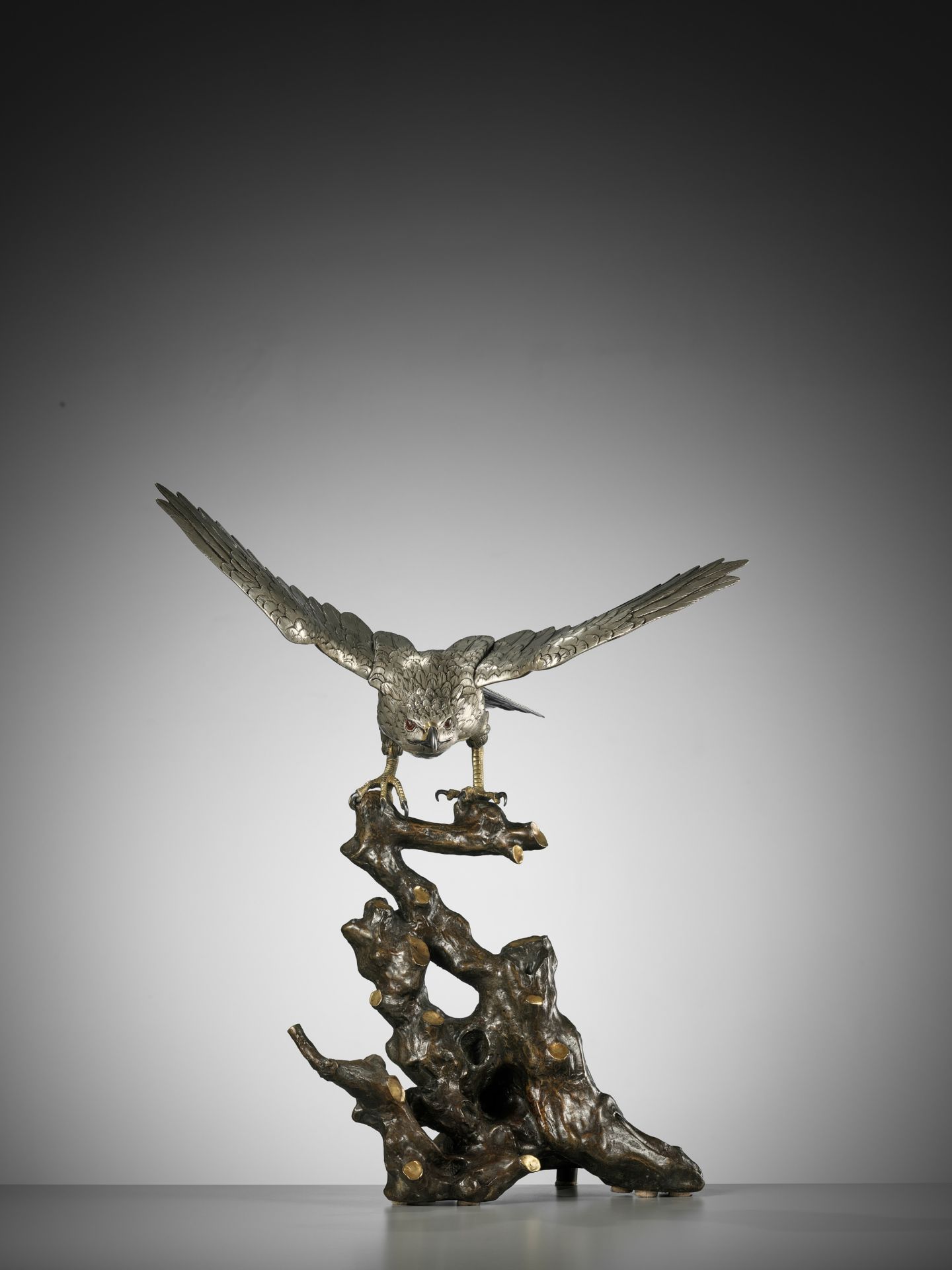 HANEHIRO: A FINE SILVERED BRONZE OKIMONO OF A HAWK - Bild 13 aus 15