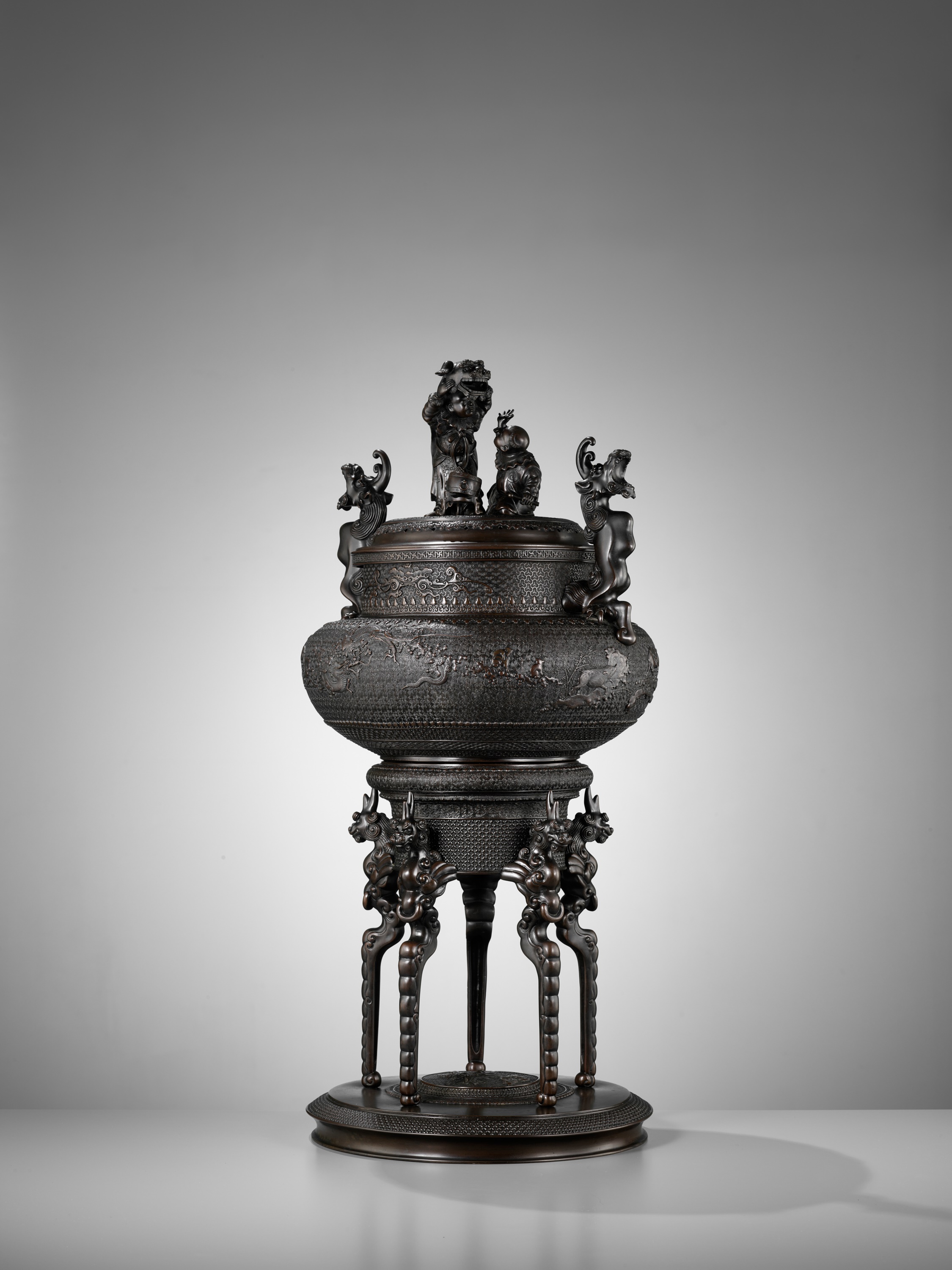 SHOKAKEN: A LARGE AND EXCEPTIONAL BRONZE KORO (INCENSE BURNER) AND COVER WITH THE JUNISHI - Image 22 of 30