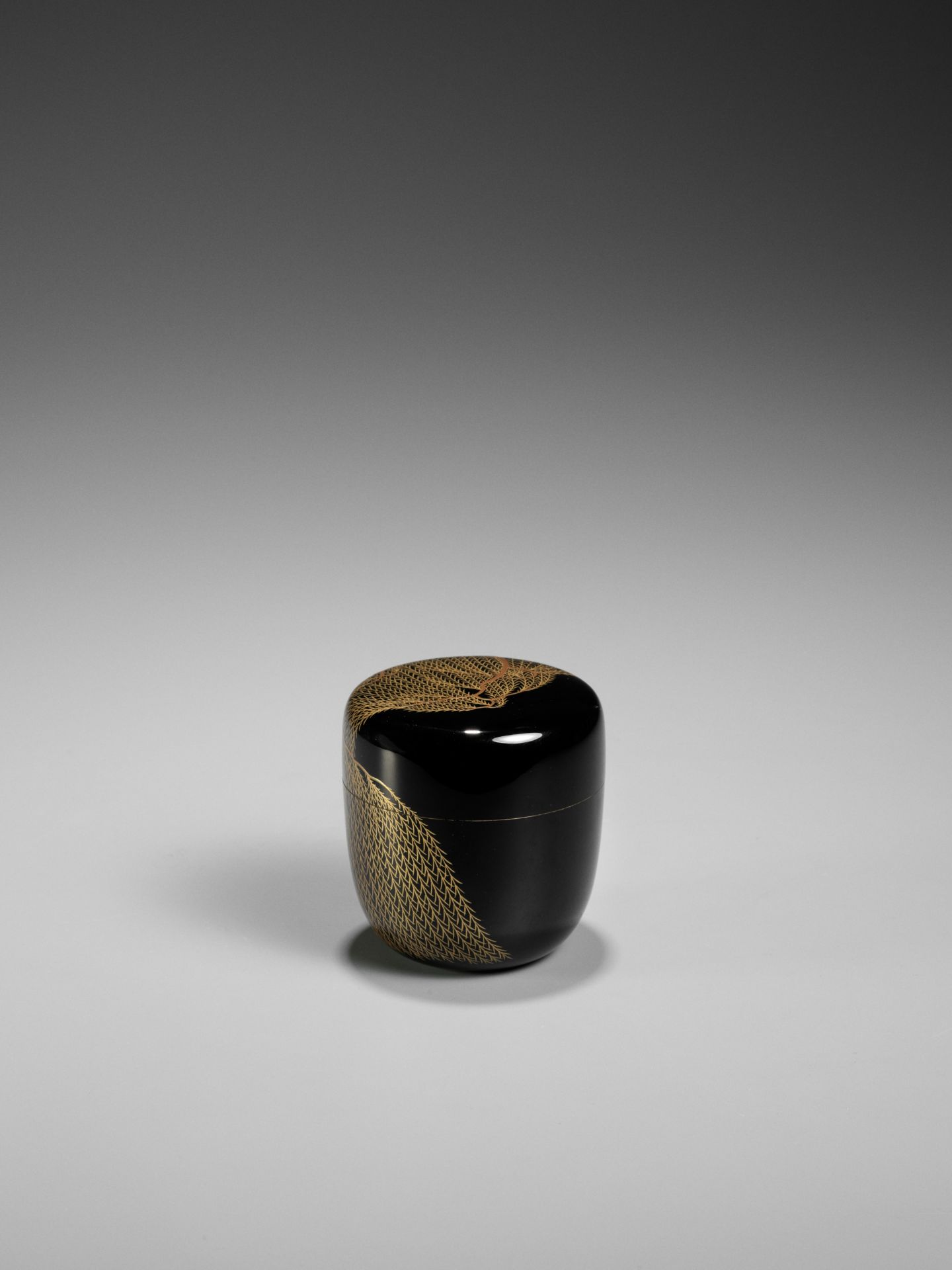 A BLACK AND GOLD LACQUER NATSUME (TEA CADDY) WITH A WEEPING WILLOW (YANAGI) - Image 6 of 9