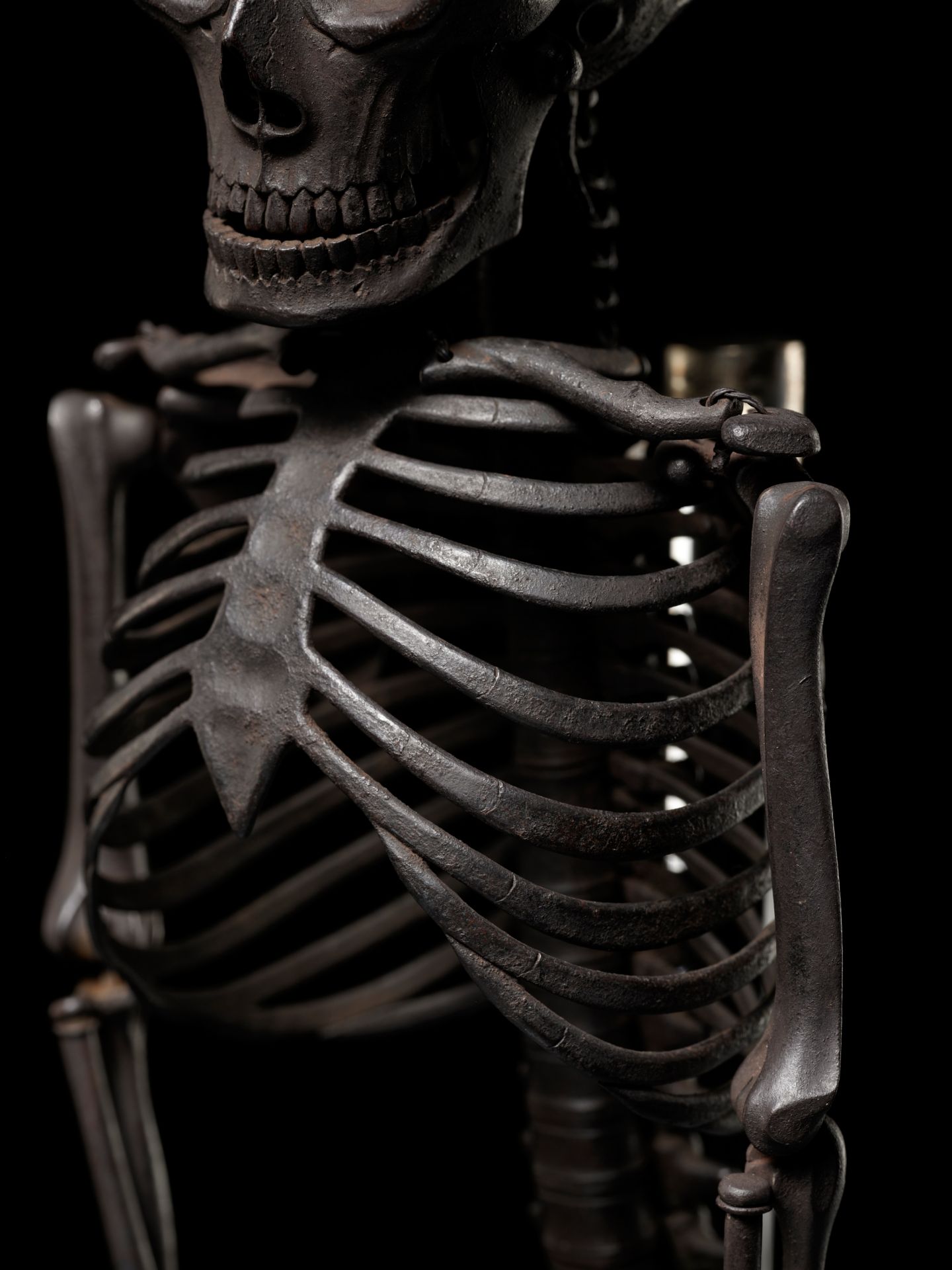 MUNEKAZU: AN EXCEPTIONALLY RARE AND HIGHLY IMPORTANT IRON JIZAI OKIMONO OF A HUMAN SKELETON - Image 30 of 31