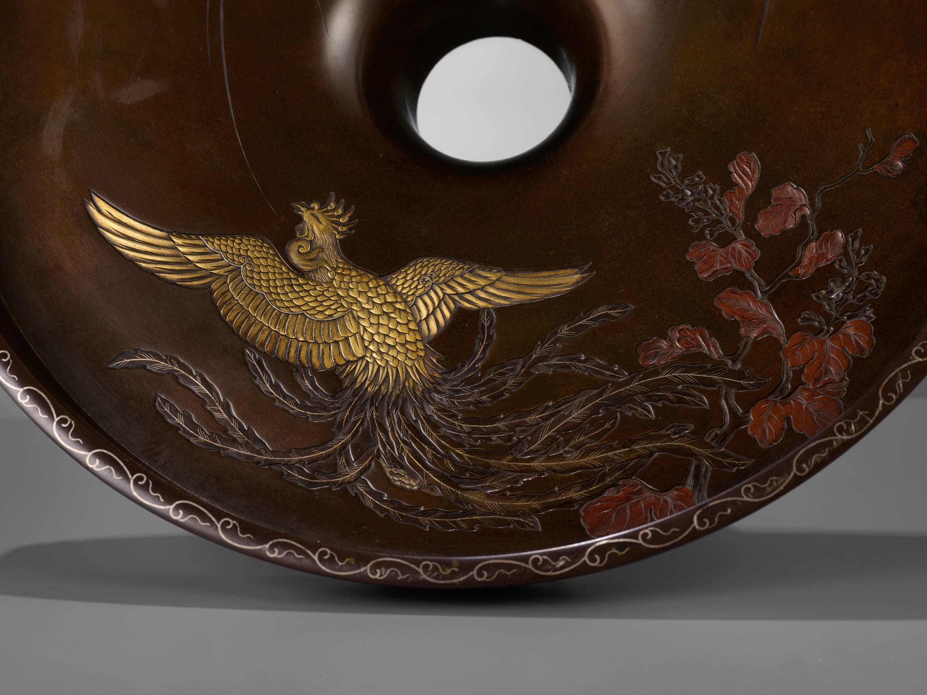 TAMAGAWA MITSUKIYO FOR THE KAKUHA COMPANY: A SUPERB SILVER AND GOLD-INLAID BRONZE USUBATA VASE - Image 10 of 20