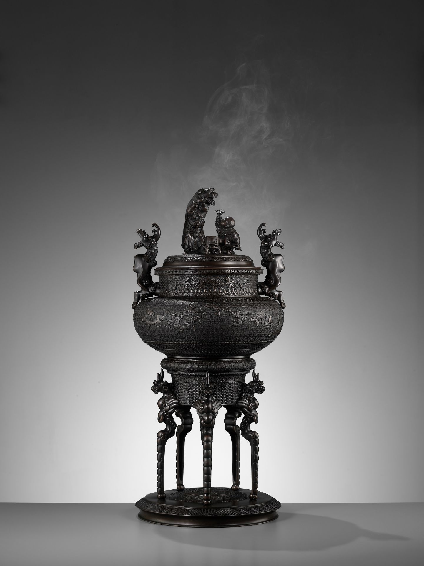 SHOKAKEN: A LARGE AND EXCEPTIONAL BRONZE KORO (INCENSE BURNER) AND COVER WITH THE JUNISHI - Image 21 of 30