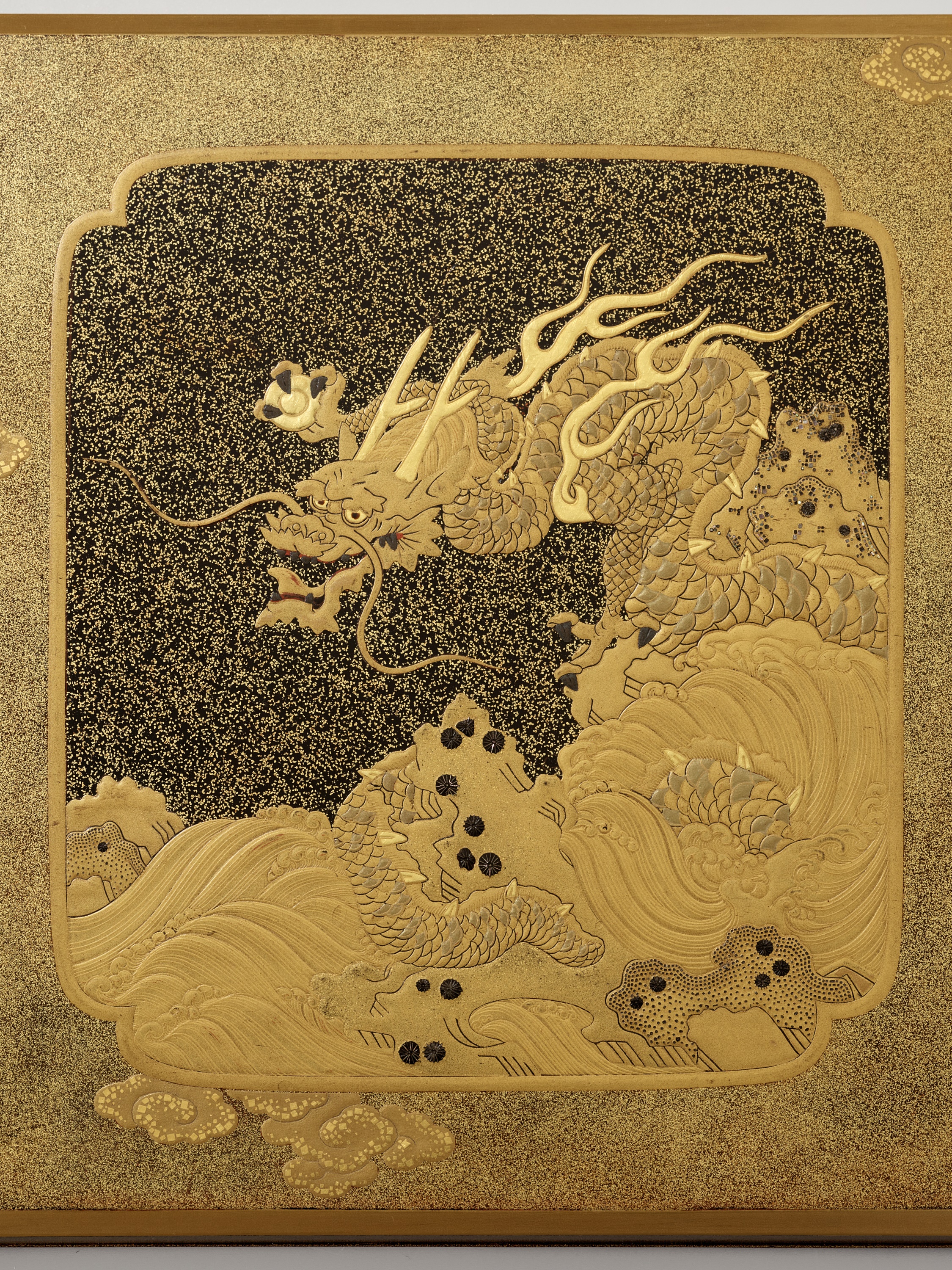 A FINE AND RARE GOLD LACQUER SUZURIBAKO DEPICTING A DRAGON, TIGERS, AND A LEOPARD (FEMALE TIGER) - Image 4 of 12