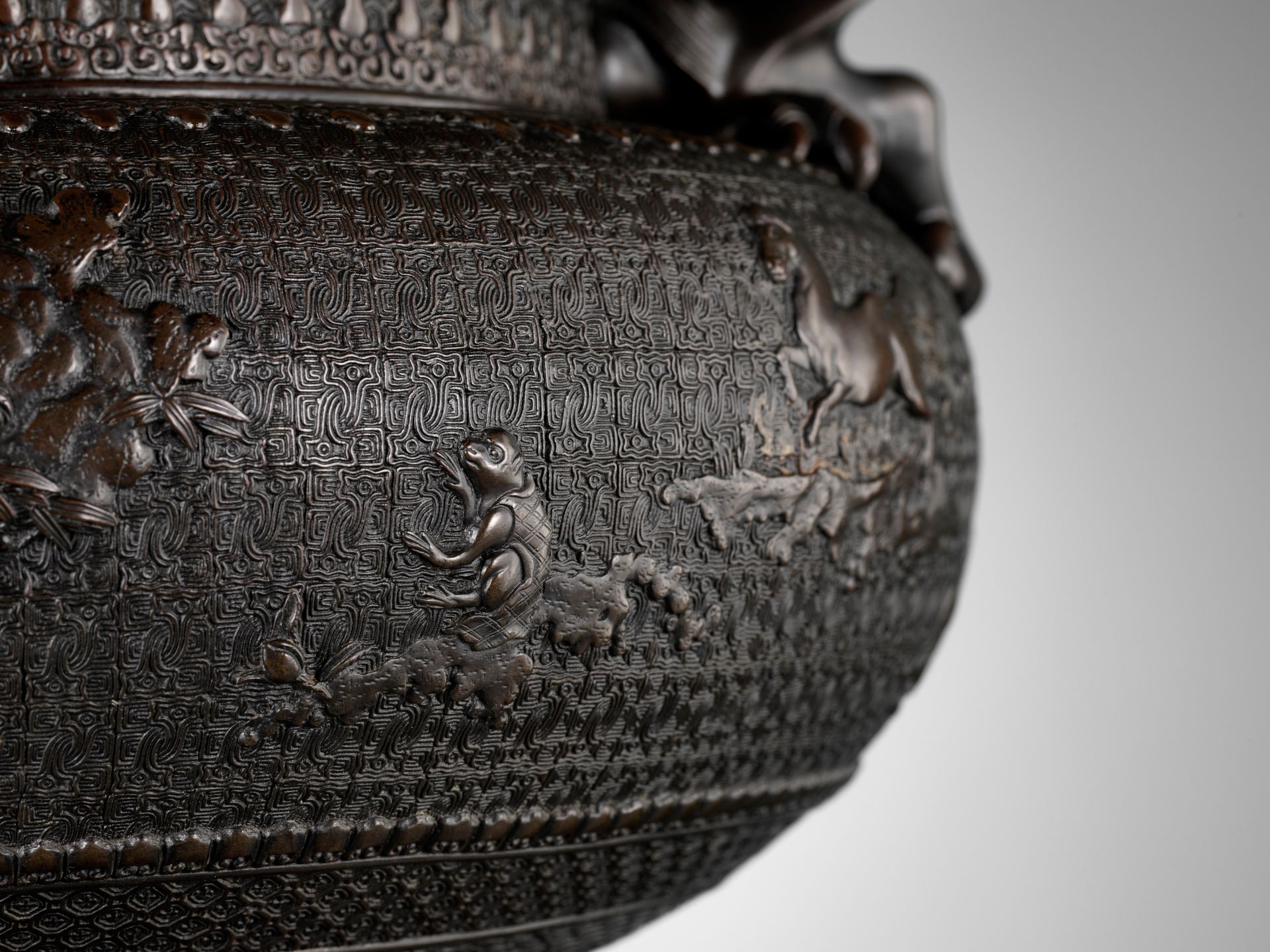 SHOKAKEN: A LARGE AND EXCEPTIONAL BRONZE KORO (INCENSE BURNER) AND COVER WITH THE JUNISHI - Image 13 of 30