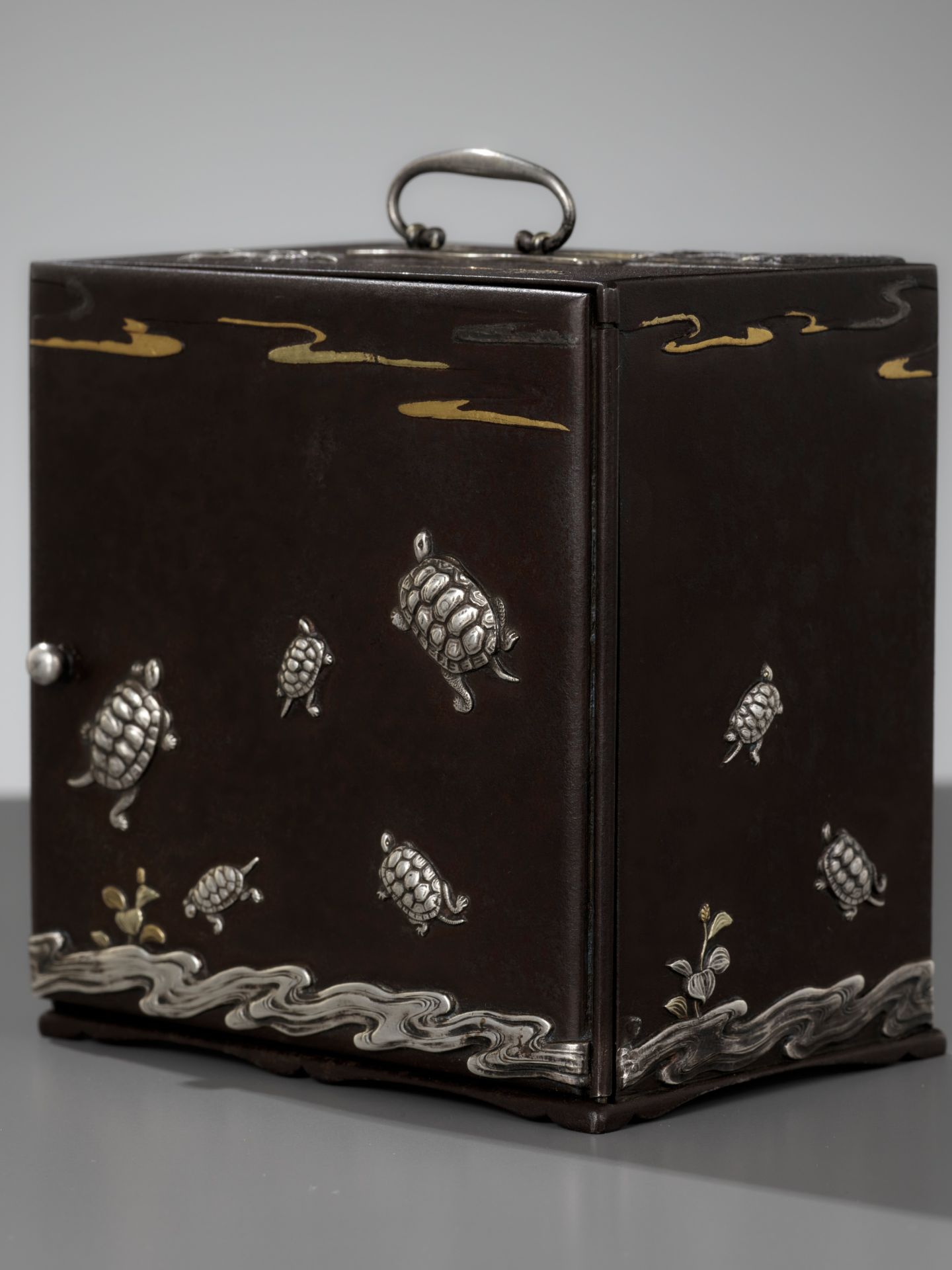 AN EXCEPTIONALLY RARE INLAID IRON MINIATURE KODANSU (CABINET) WITH TURTLES AND CRANES - Image 4 of 12