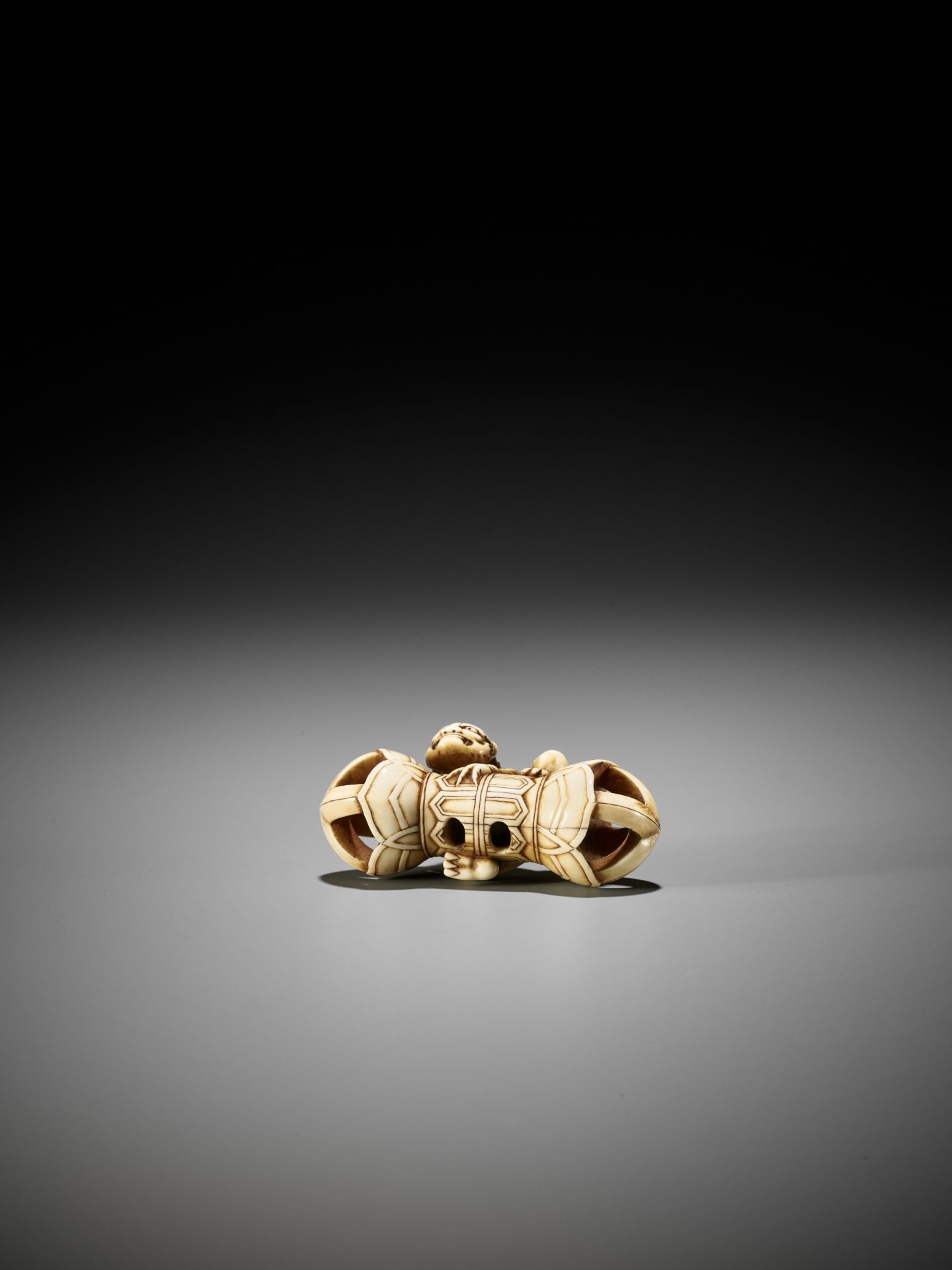 A RARE IVORY NETSUKE OF AN ONI ON A KONGO (VAJRA) - Image 11 of 12