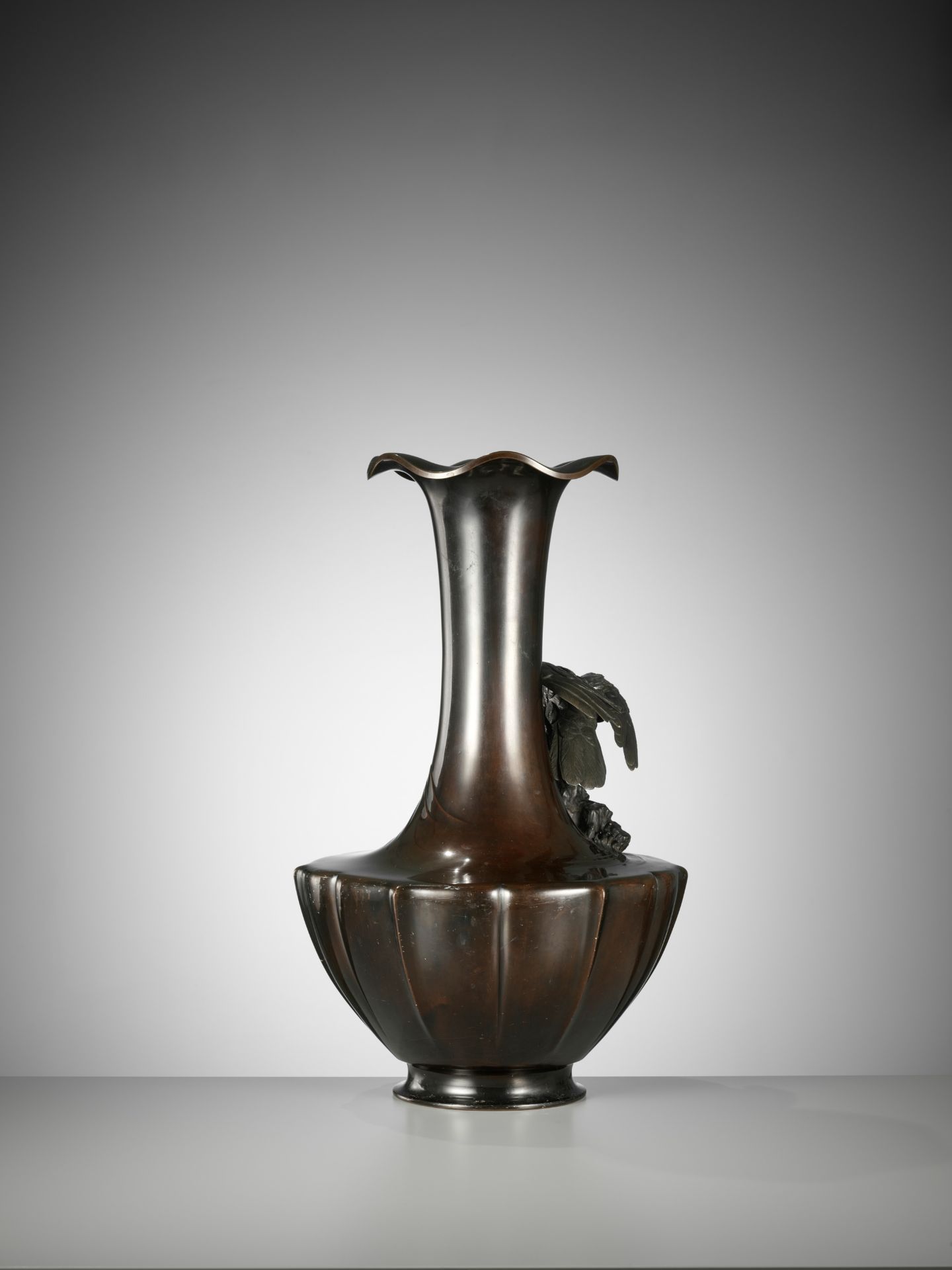 TAKAHASHI RYOUN: A MONUMENTAL BRONZE VASE WITH A SEA EAGLE - Image 9 of 13