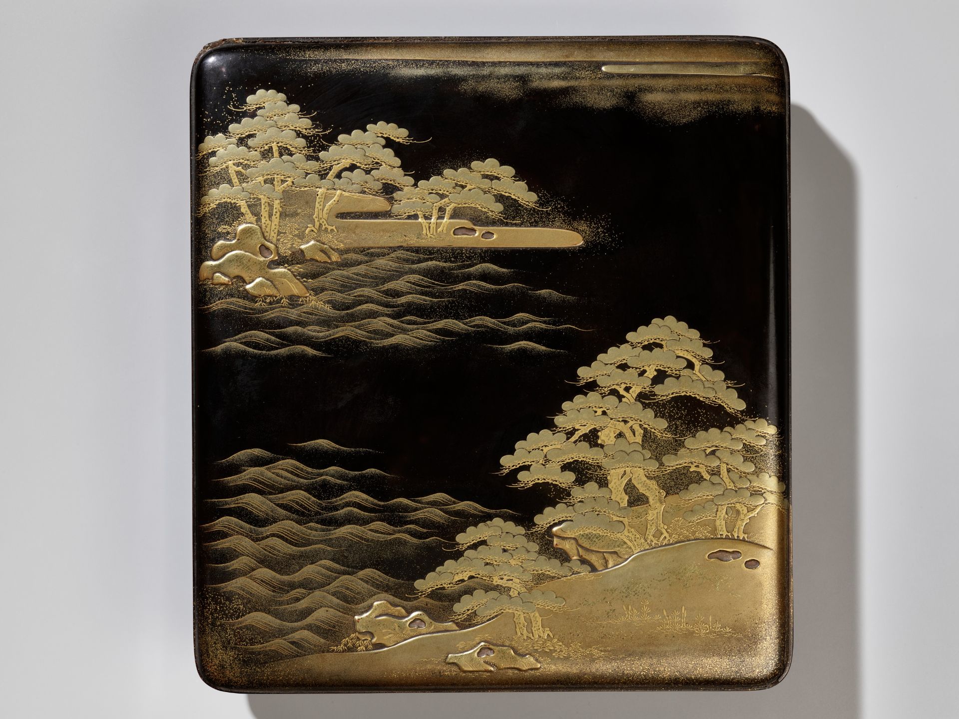 A BLACK AND GOLD LACQUER SUZURIBAKO WITH A SHORELINE LANDSCAPE AND RED-CRESTED CRANES - Image 7 of 15