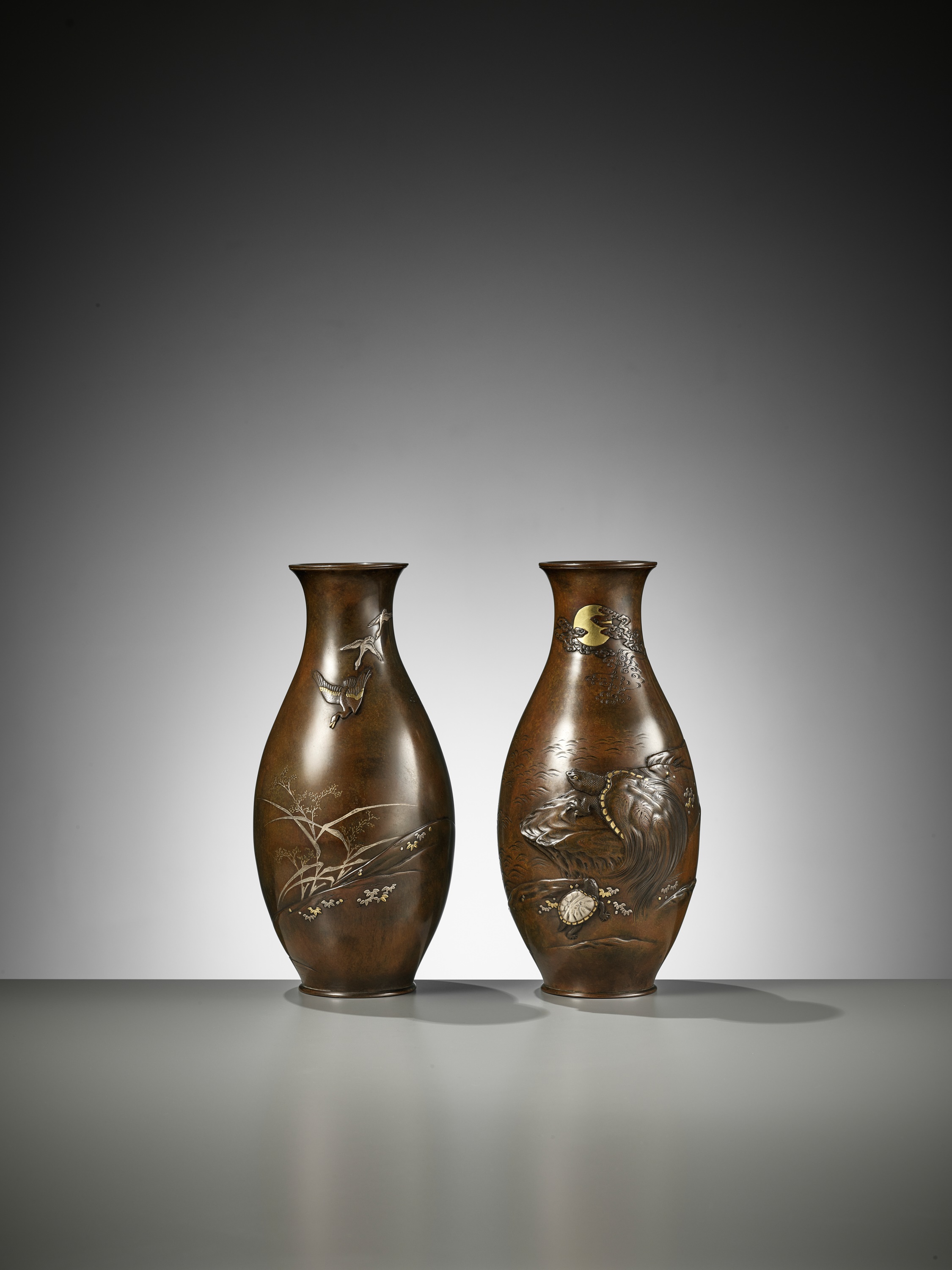 CHOMIN: A SUPERB PAIR OF INLAID BRONZE VASES WITH MINOGAME AND GEESE - Image 5 of 11