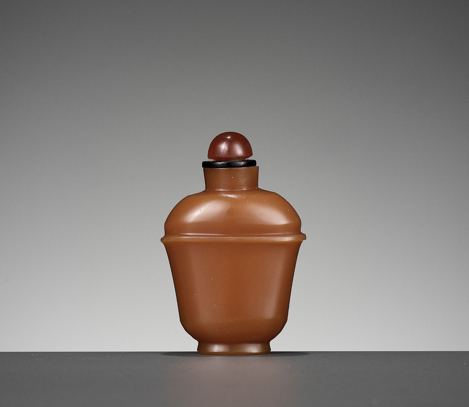 A CARAMEL GLASS MINIATURE SNUFF BOTTLE, 1760-1860