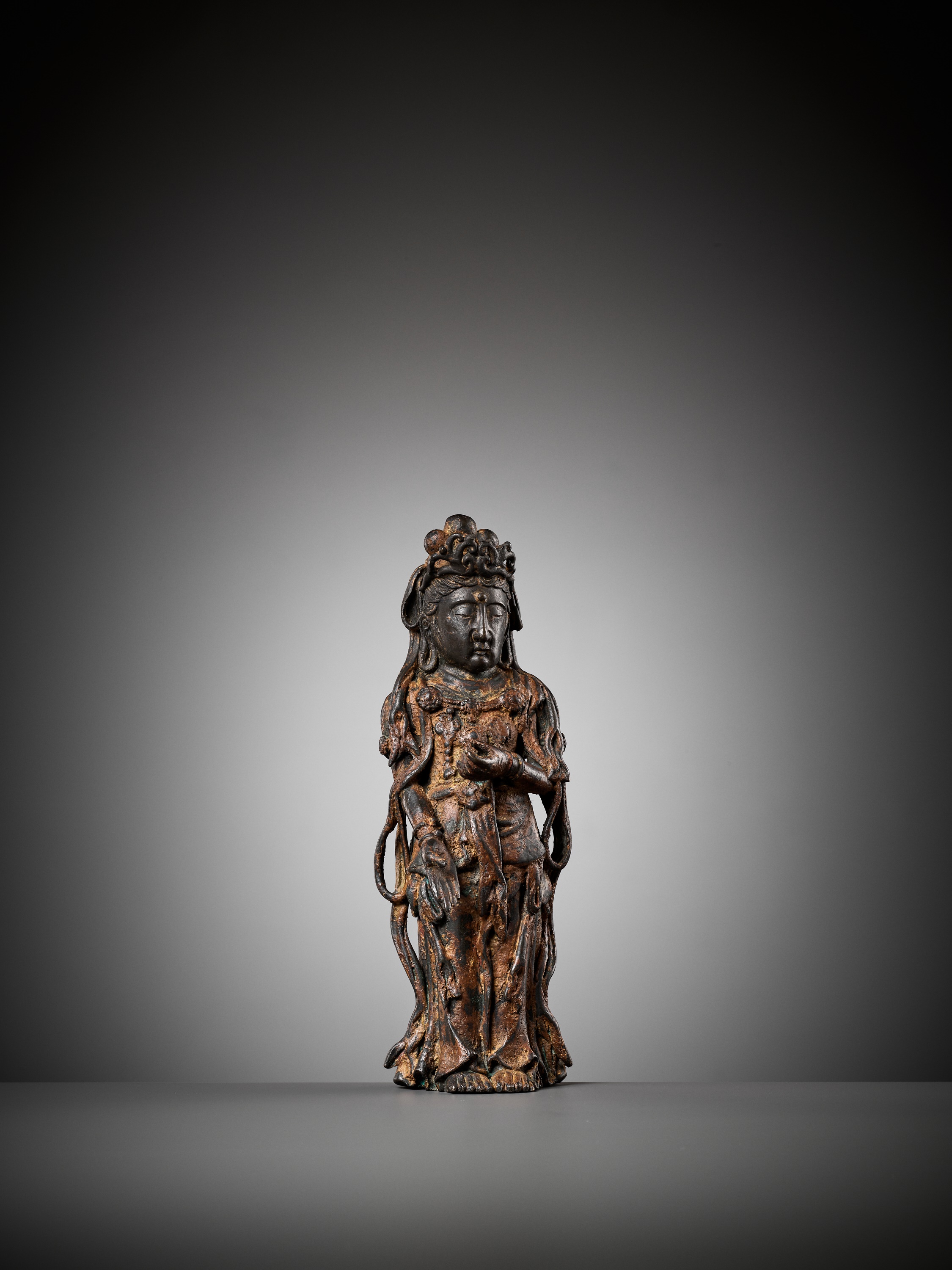 AN EXCEEDINGLY RARE BRONZE FIGURE OF GUANYIN, DALI KINGDOM, 12TH - MID-13TH CENTURY - Image 13 of 20