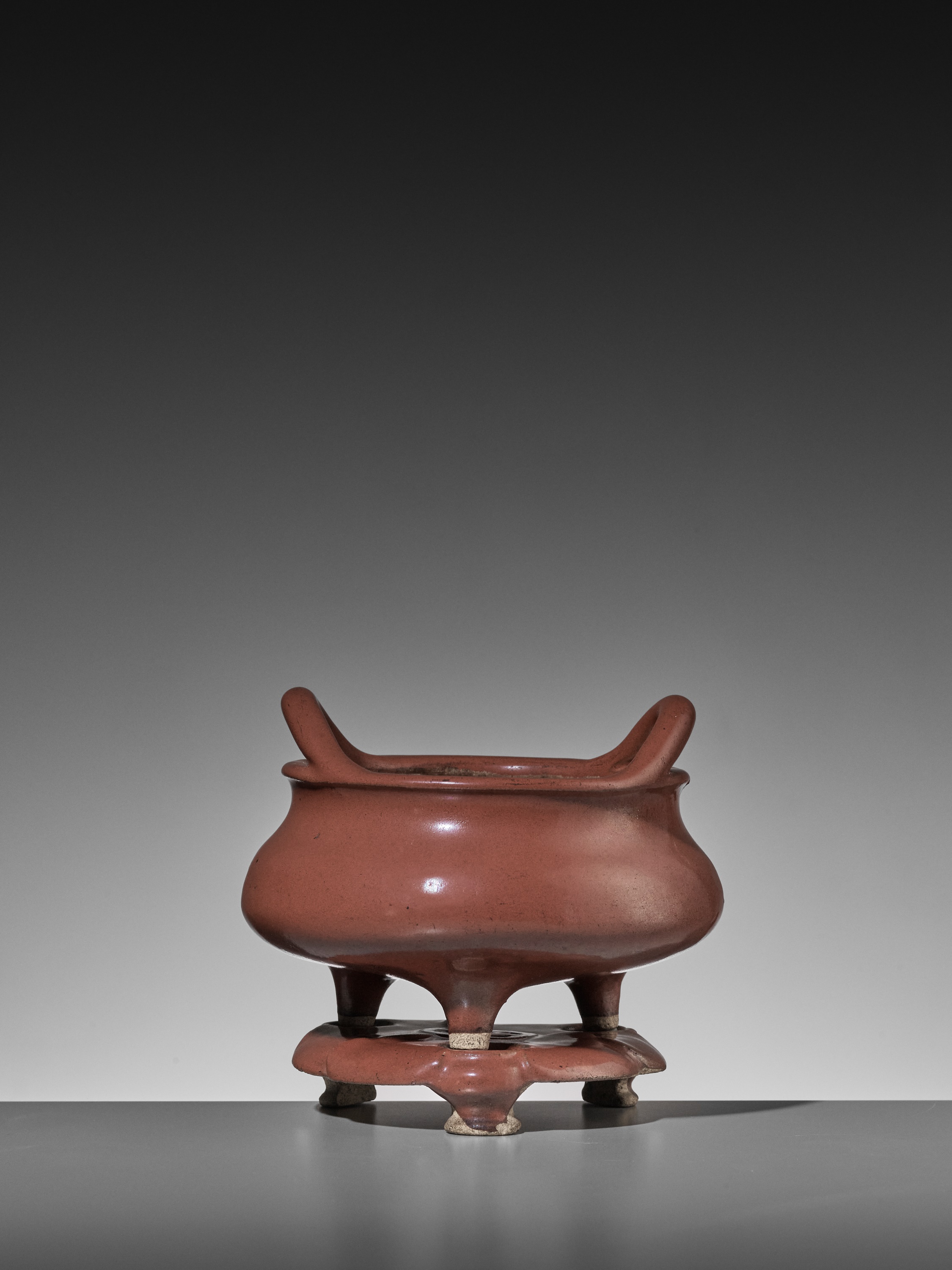 A RARE IRON-RUST GLAZED TRIPOD CENSER WITH MATCHING STAND, MID-QING - Image 3 of 12