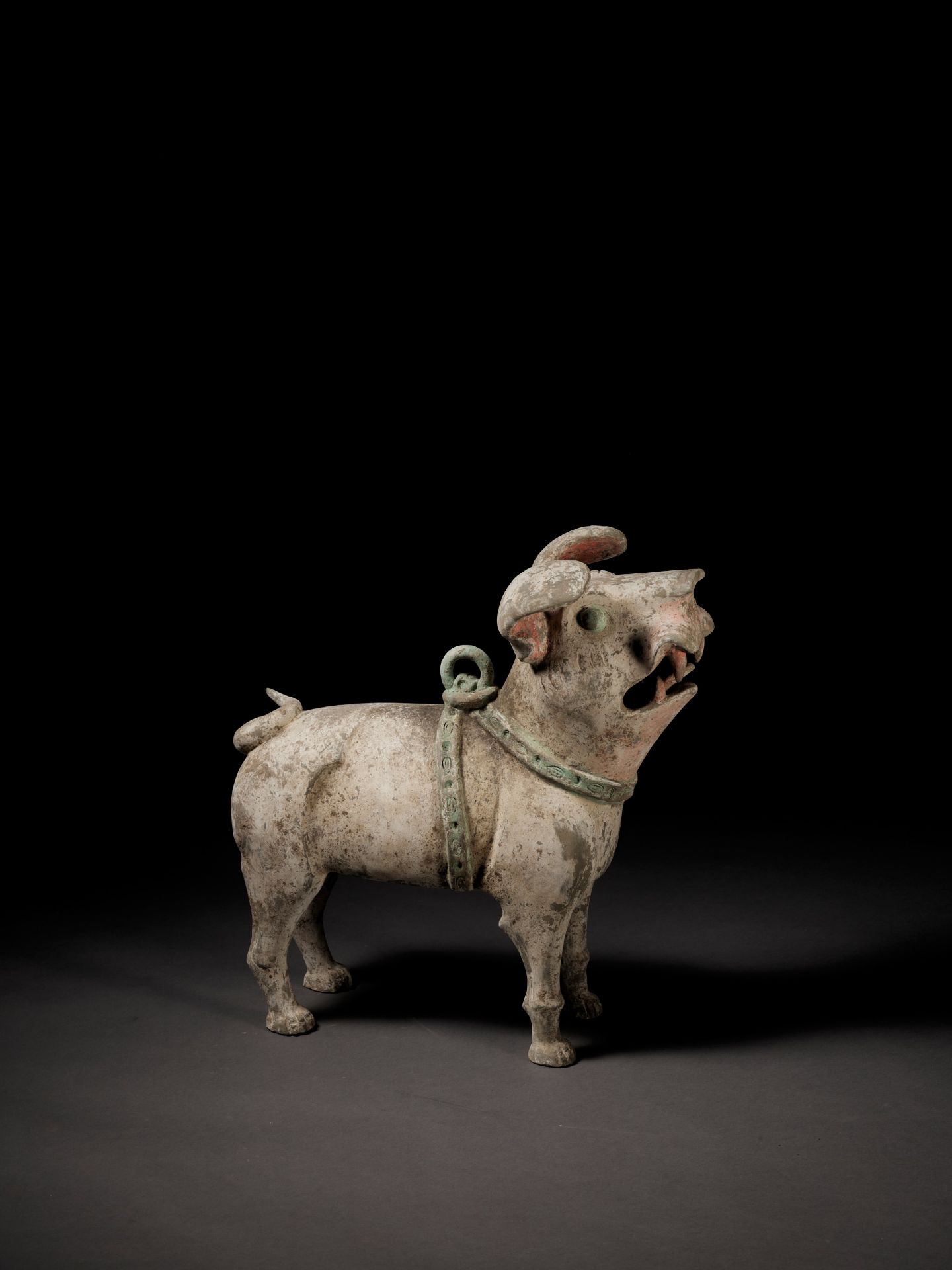 A MASSIVE PAINTED POTTERY FIGURE OF A GUARDIAN DOG, LATE EASTERN HAN TO SIX DYNASTIES - Image 12 of 16