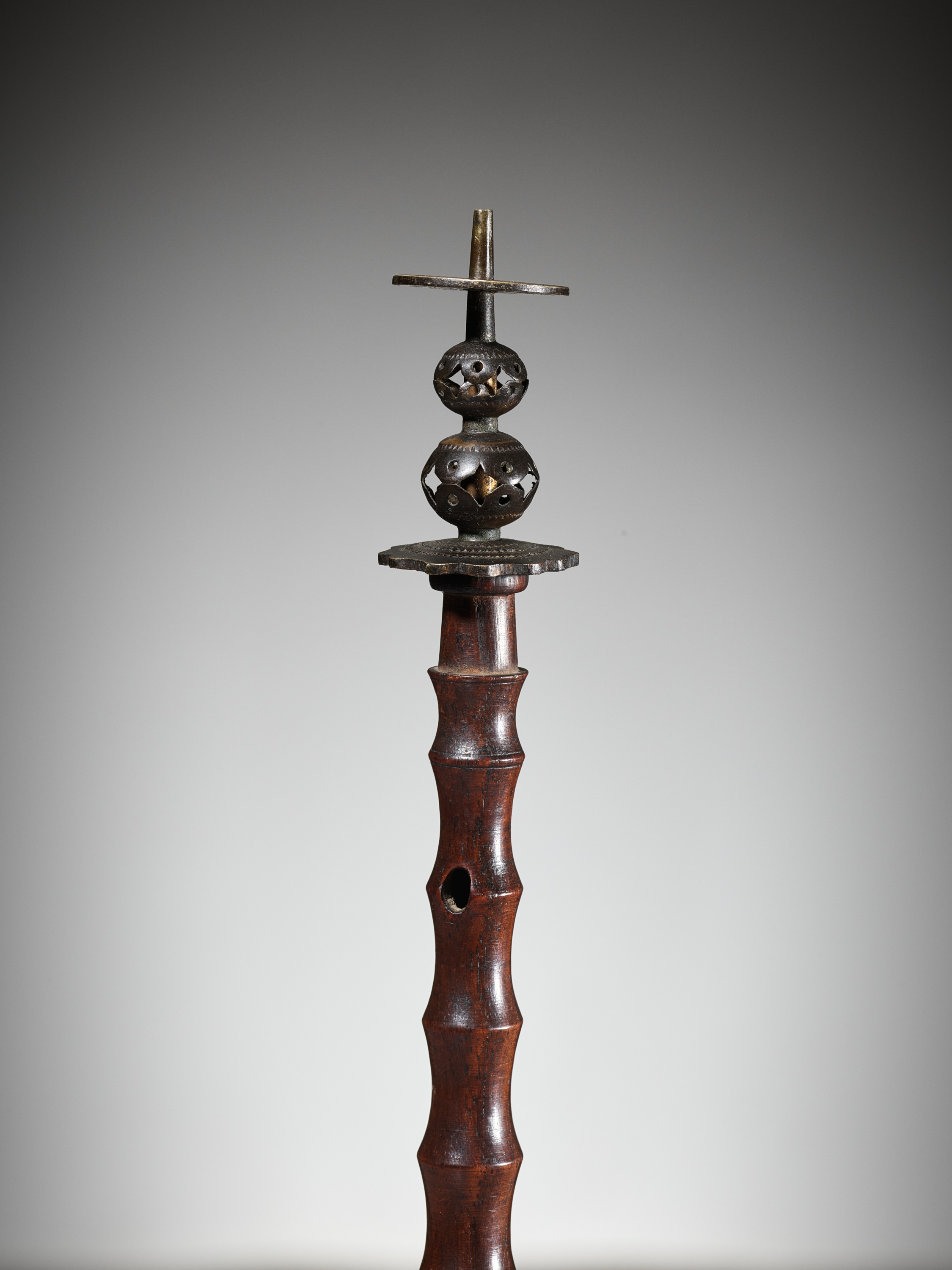 A BRASS AND WOOD OBOE, HAIDI, 18TH-19TH CENTURY - Image 3 of 9