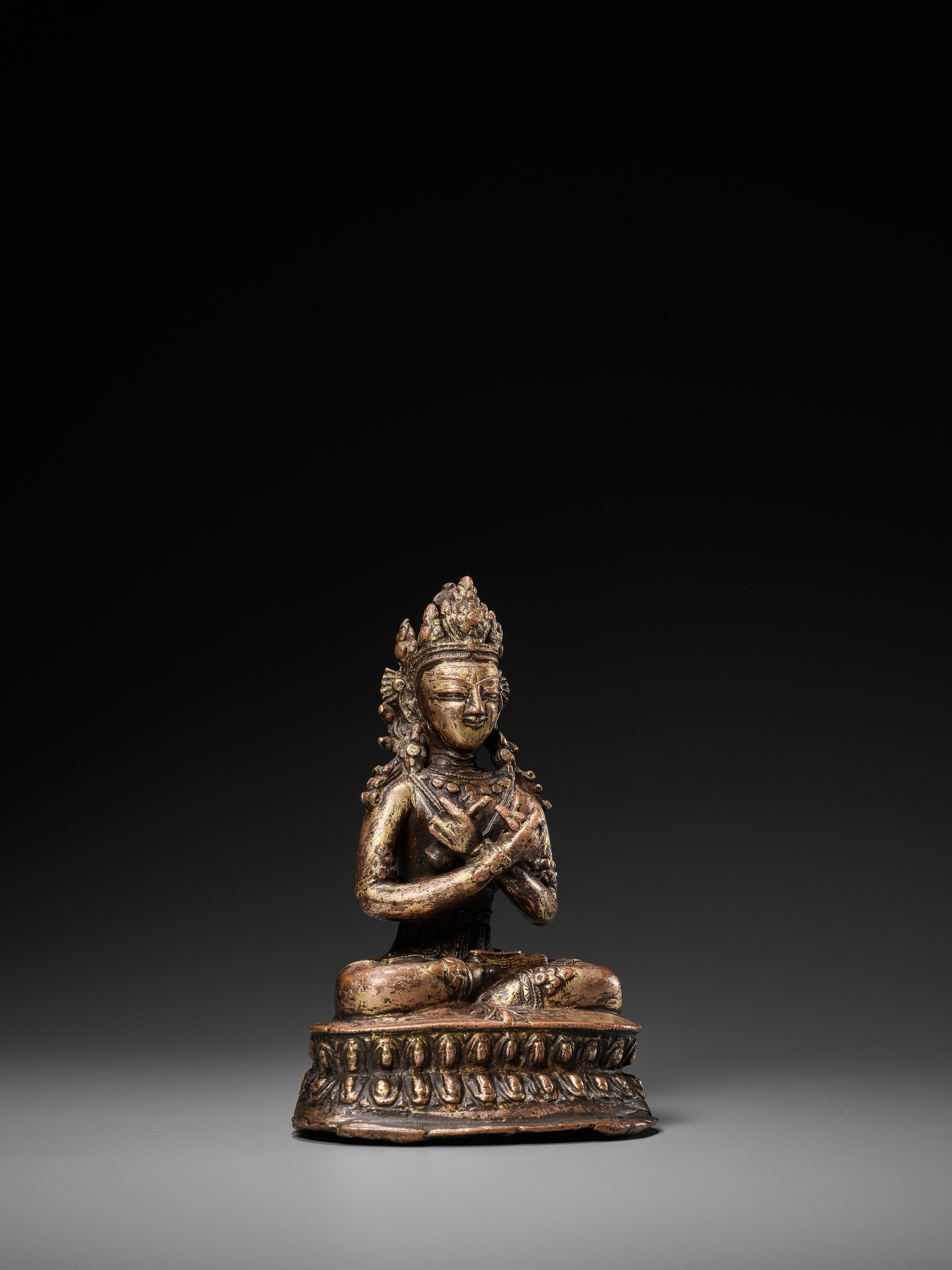 A GILT COPPER-ALLOY FIGURE OF VAJRADHARA, 15th-16TH CENTURY OR EARLIER - Image 11 of 13