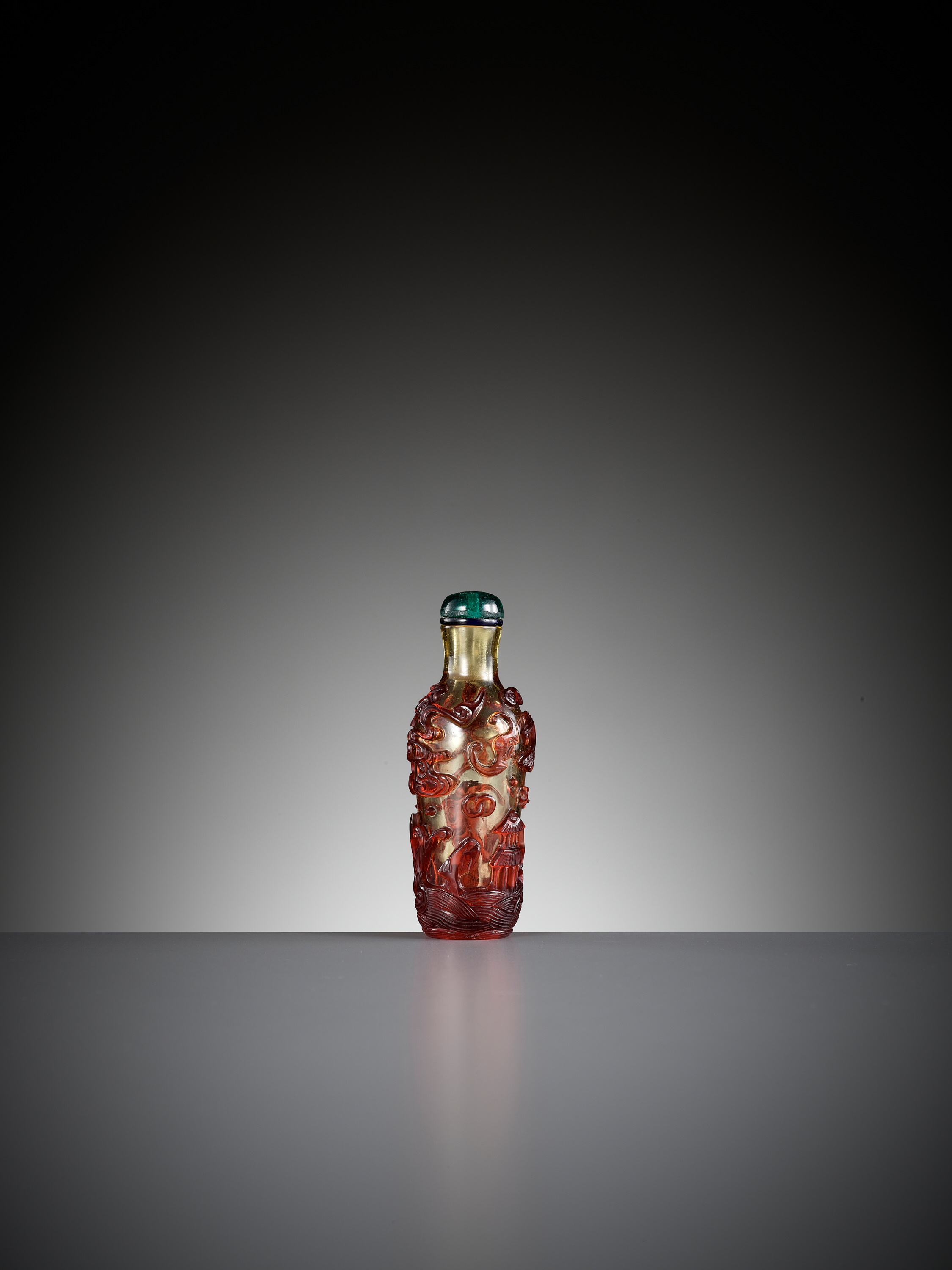 A RUBY-RED OVERLAY GLASS 'DRAGON CARP' SNUFF BOTTLE, QING DYNASTY - Image 3 of 7
