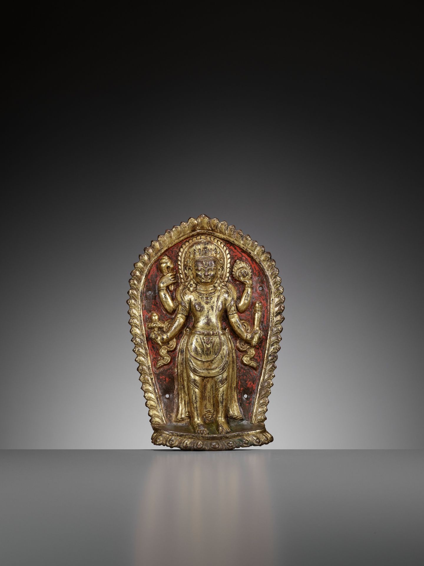 A GILT COPPER REPOUSSE PLAQUE OF VISHNU, 16TH-17TH CENTURY - Image 9 of 11