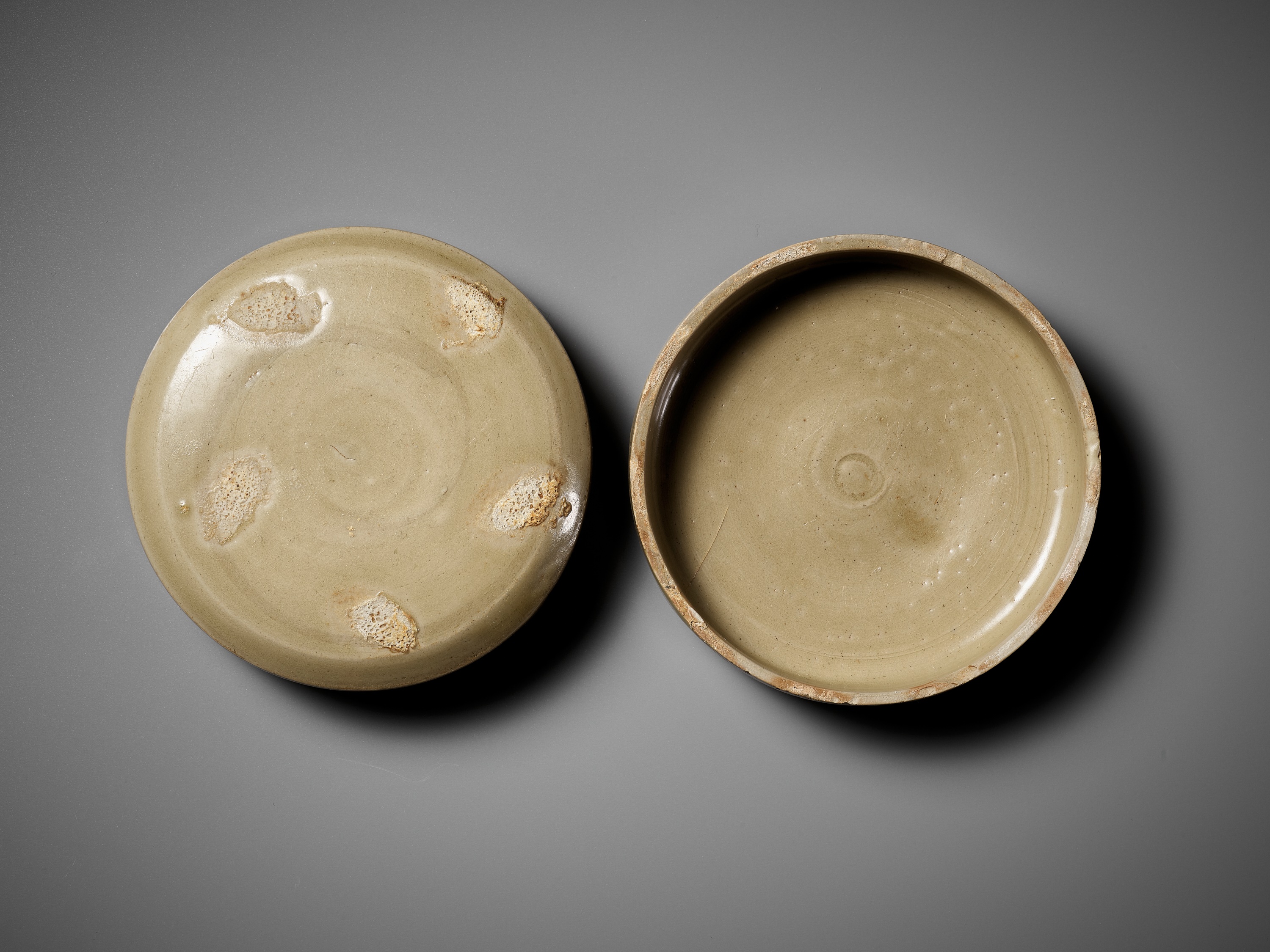 A YUE CELADON-GLAZED BOX AND COVER, FIVE DYNASTIES - Image 11 of 11