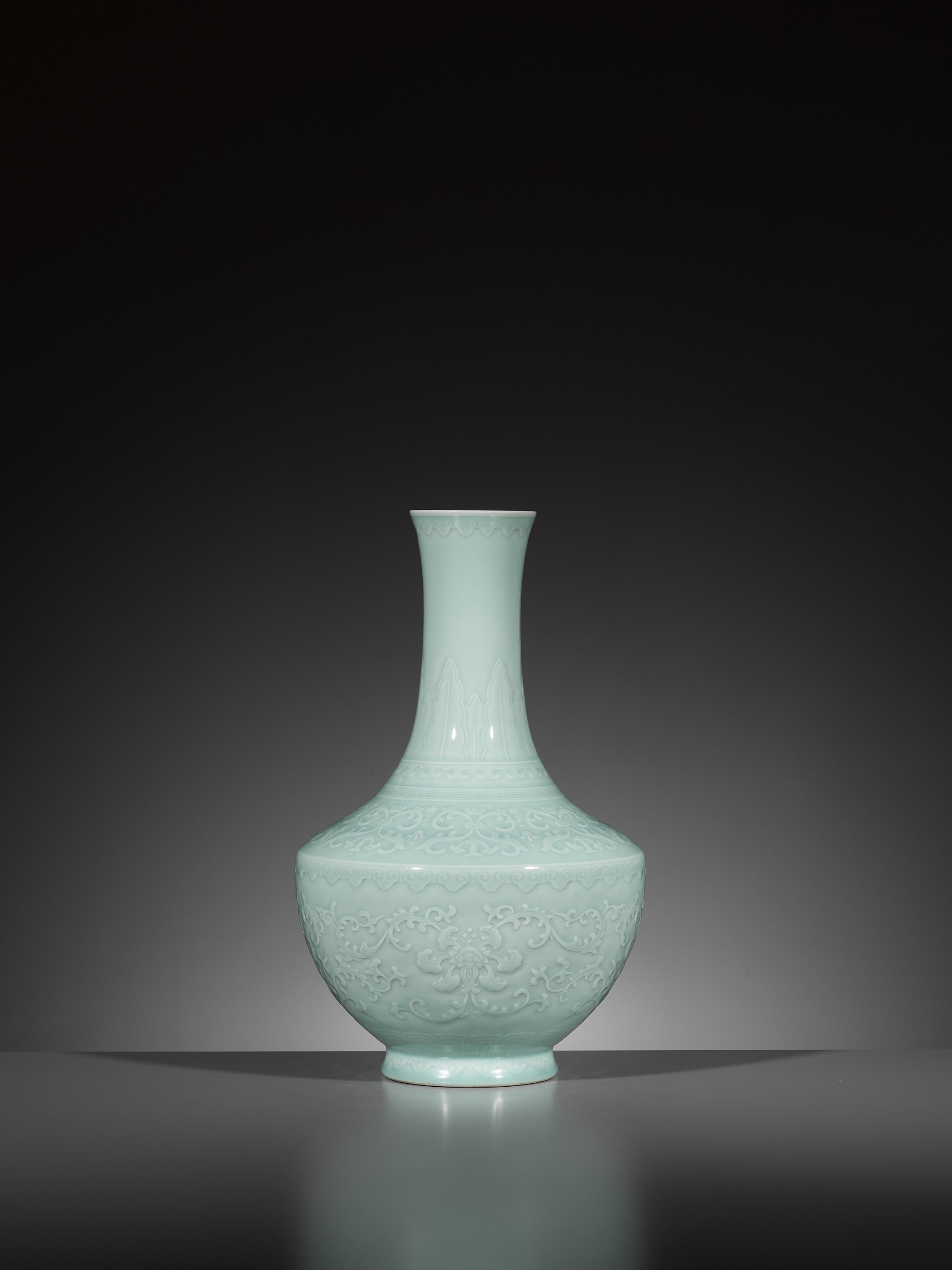 A CARVED CELADON-GLAZED 'LOTUS' VASE, QIANLONG MARK AND PERIOD - Image 16 of 22