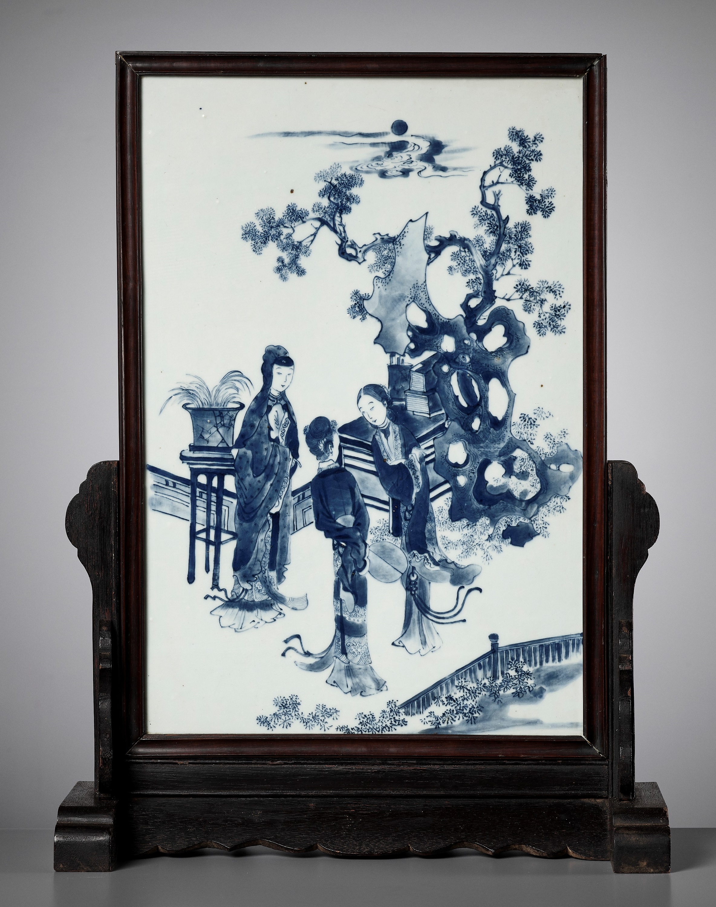 A LARGE BLUE AND WHITE 'COURT LADIES' SCREEN, QING DYNASTY