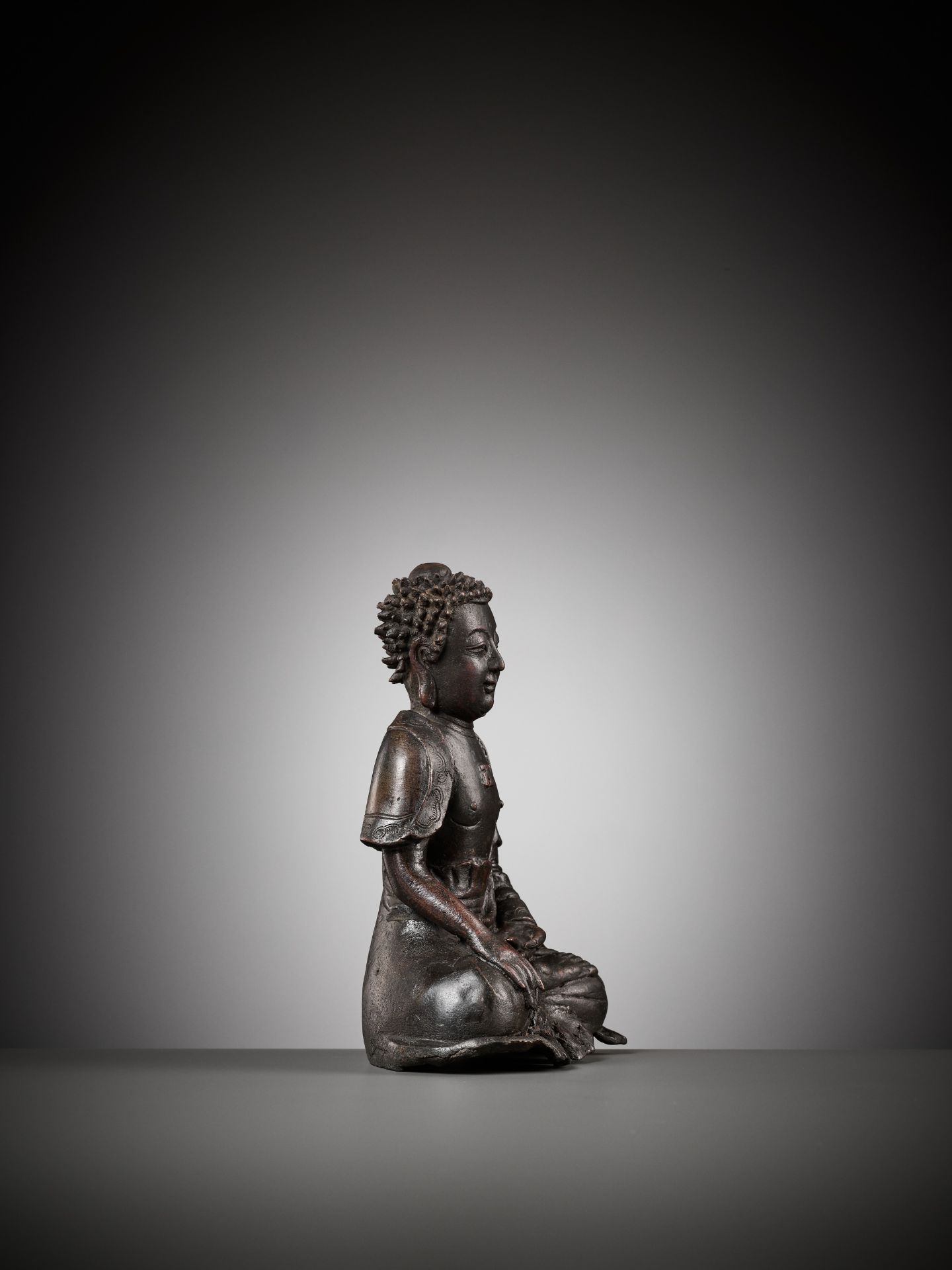 A RARE BRONZE FIGURE OF BUDDHA SHAKYAMUNI WITH WAN SYMBOL, EARLY MING DYNASTY - Image 7 of 10