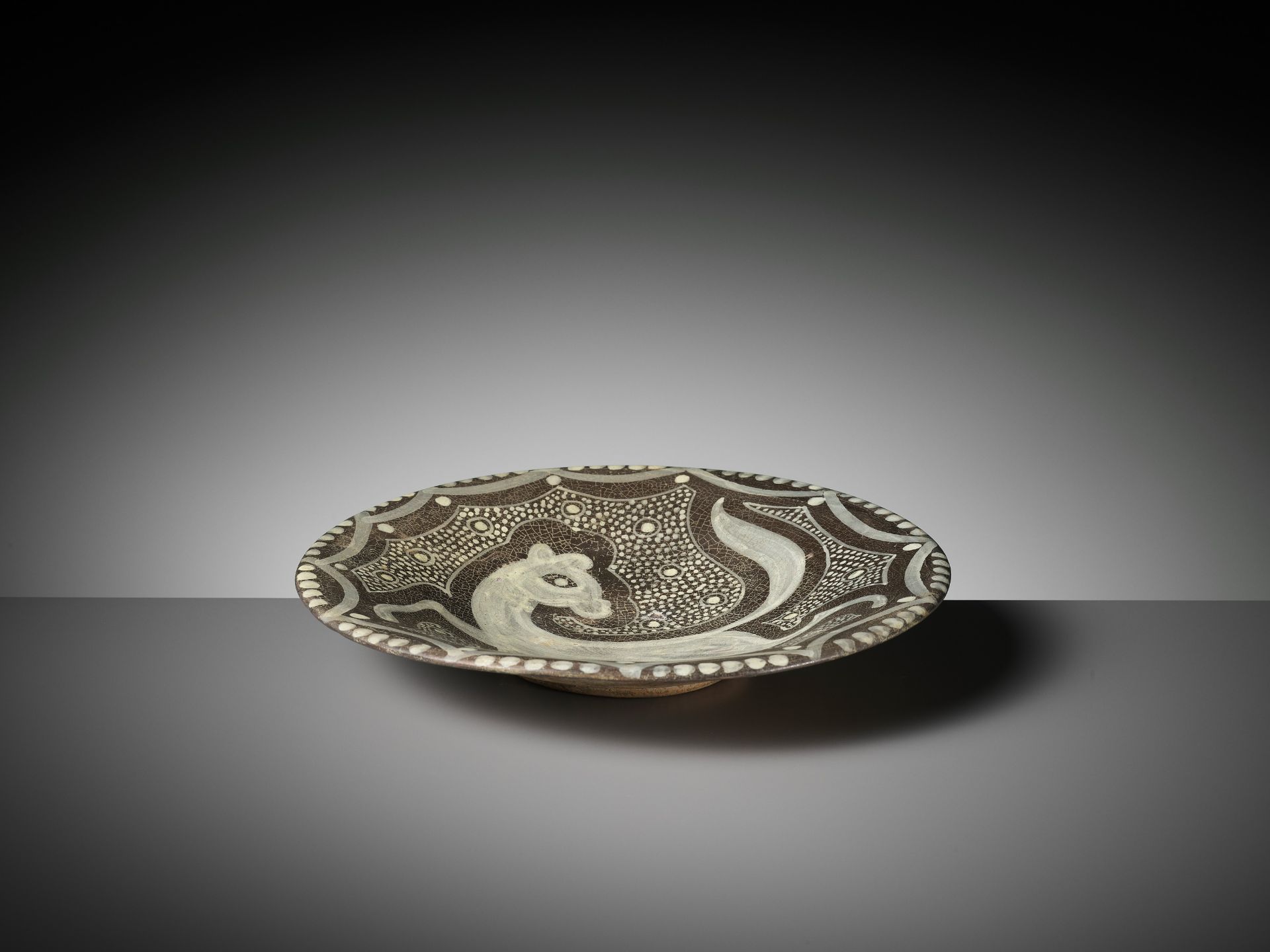 A RARE AND IMPRESSIVE SLIP-DECORATED 'LEOPARD' POTTERY BOWL - Image 7 of 10