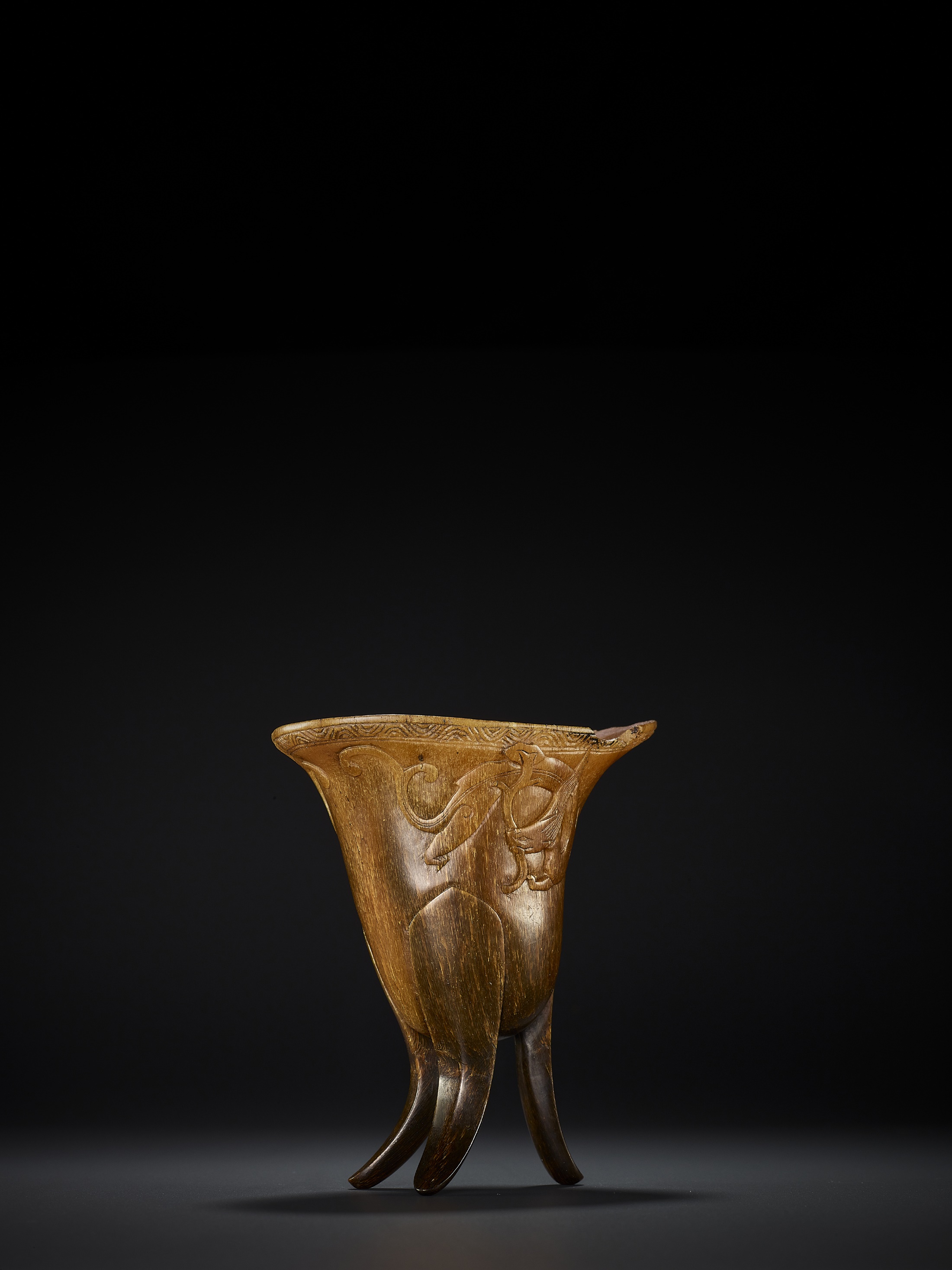 A RHINOCEROS HORN ARCHAISTIC LIBATION CUP, JUE, EARLY QING DYNASTY - Image 2 of 11