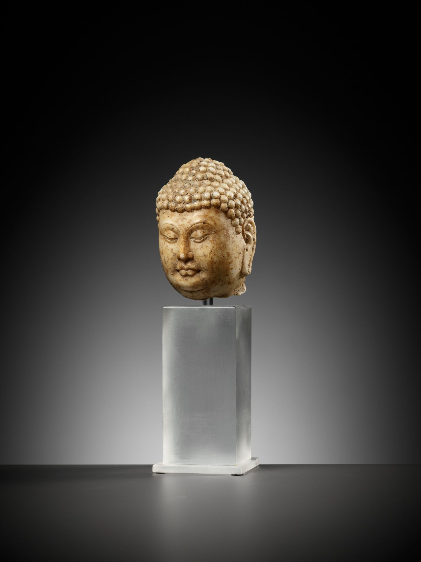 A MARBLE HEAD OF BUDDHA, TANG DYNASTY - Image 10 of 17